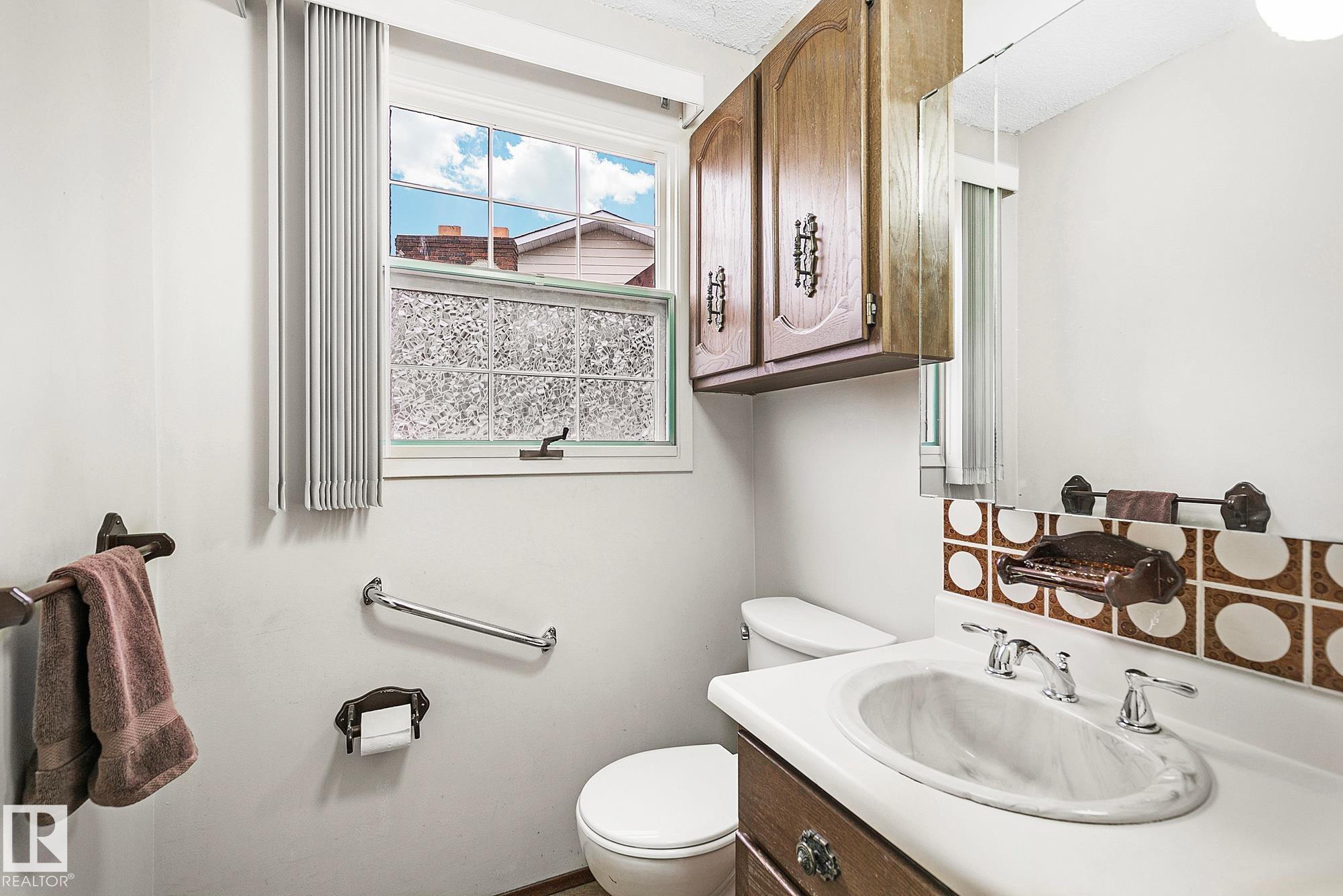 Photo 20 at 186 Willow Way NW, Westridge, Edmonton