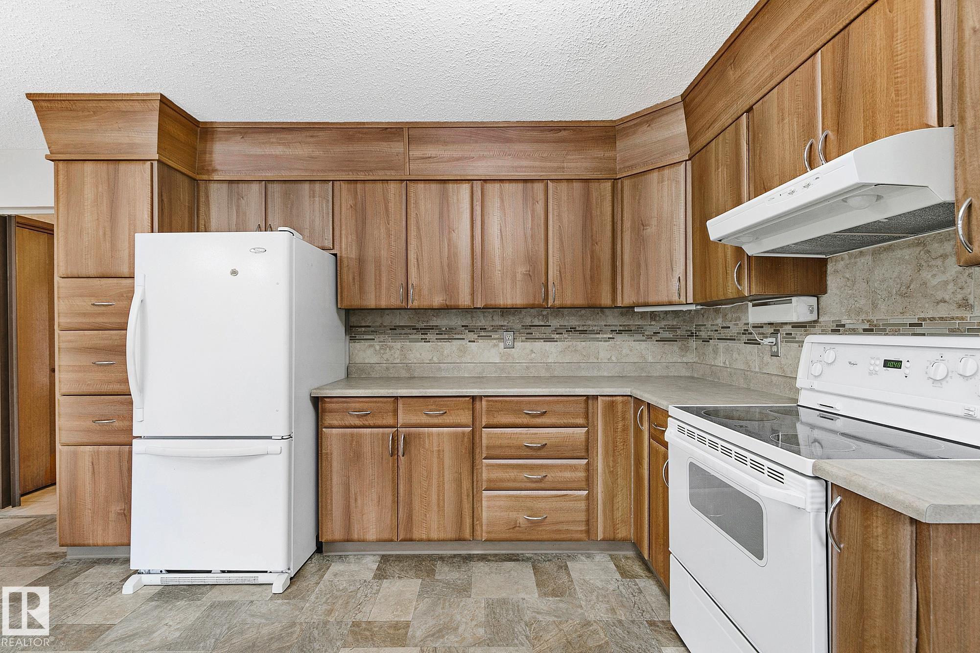 Photo 6 at 186 Willow Way NW, Westridge, Edmonton