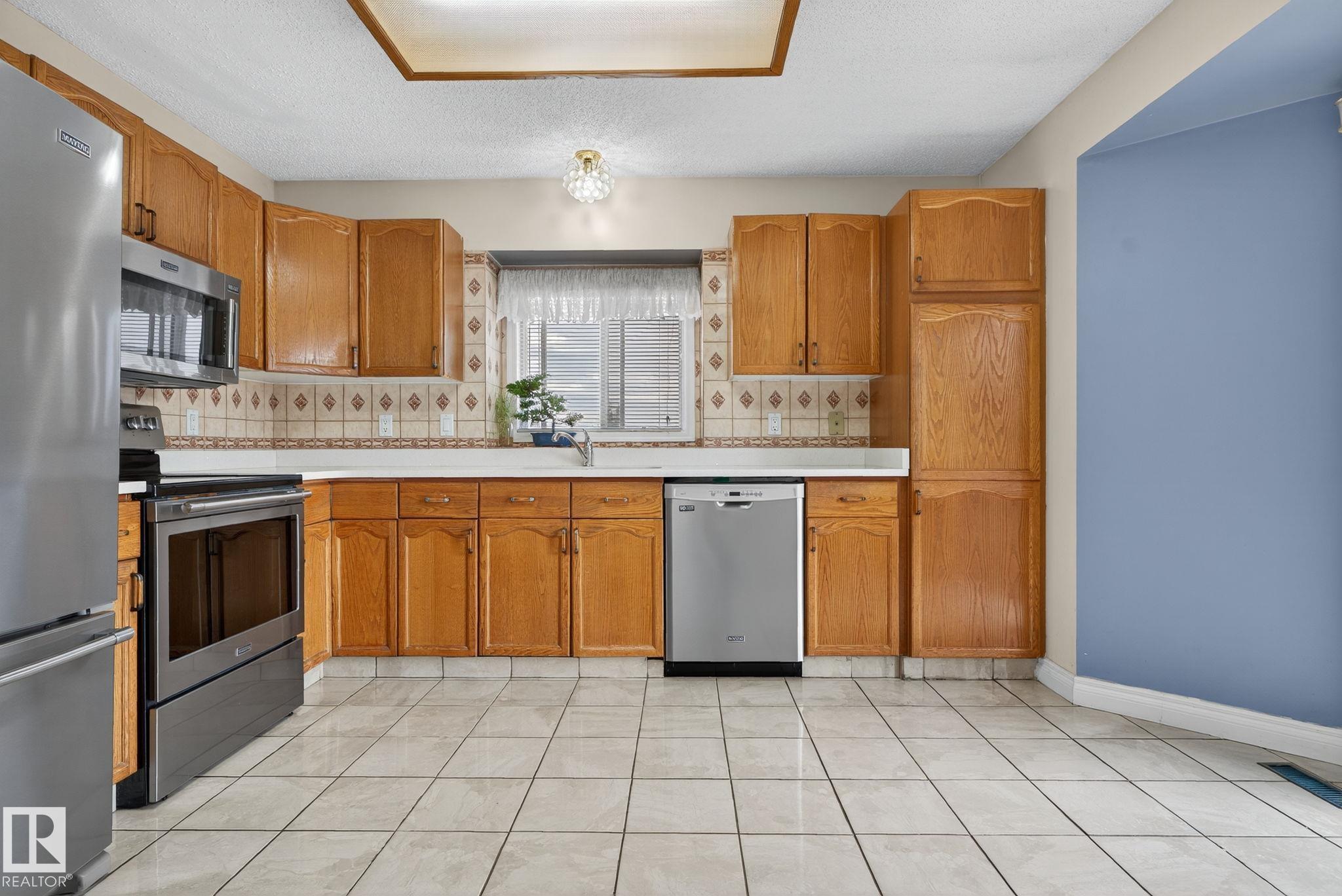 Photo 11 at 15404 73 Street NW, Ozerna, Edmonton