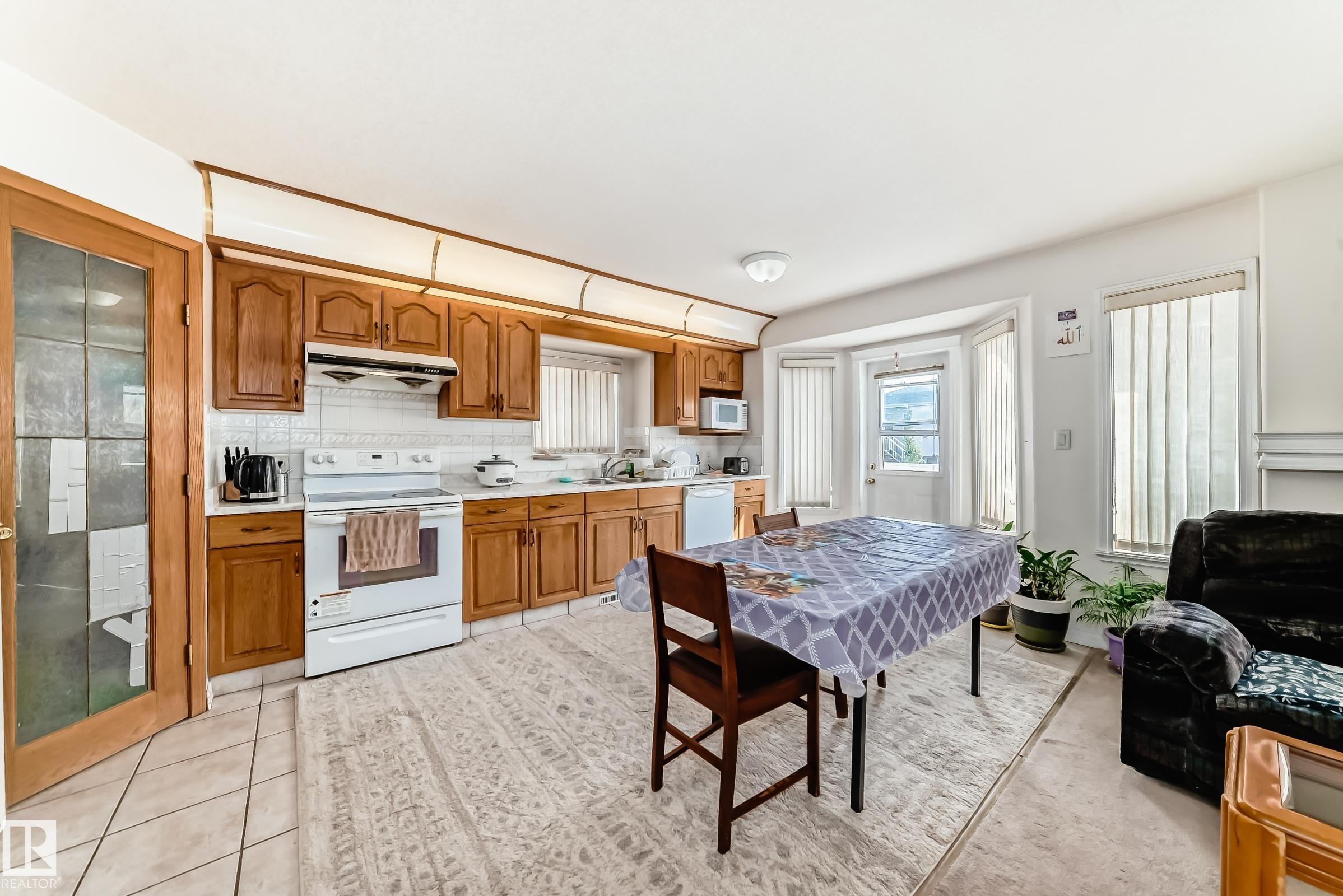 Photo 11 at 3135 34b Avenue NW, Wild Rose, Edmonton