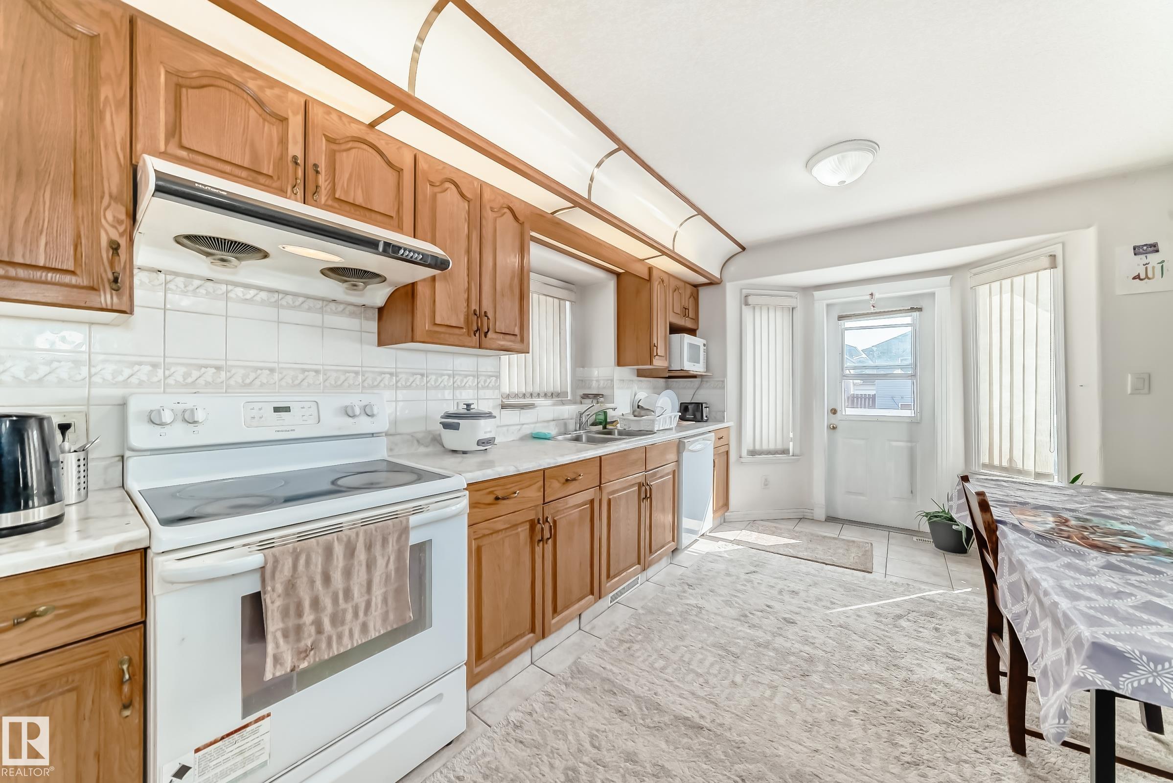 Photo 9 at 3135 34b Avenue NW, Wild Rose, Edmonton