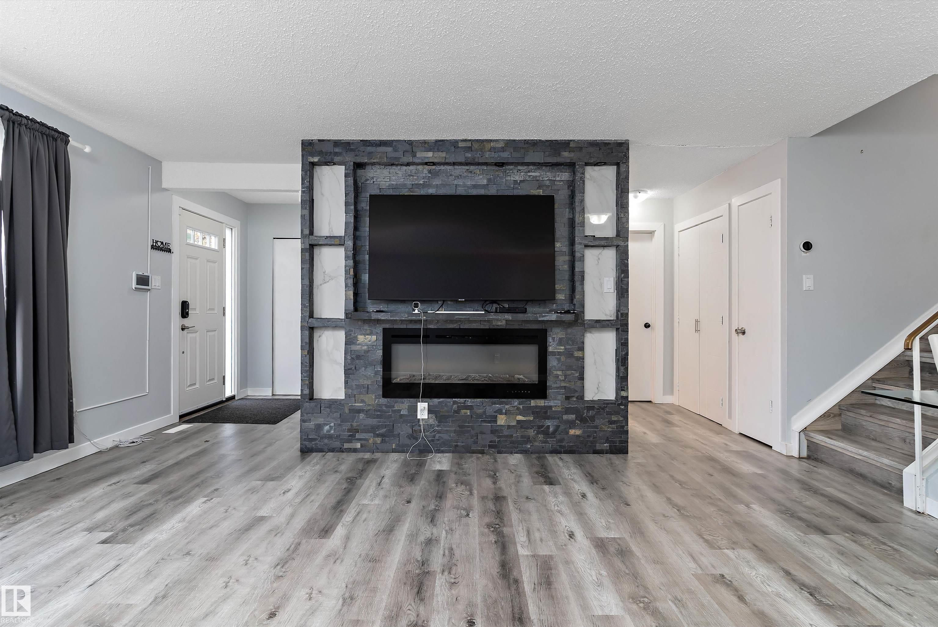 Photo 3 at 3214 71 Street NW, Kameyosek, Edmonton