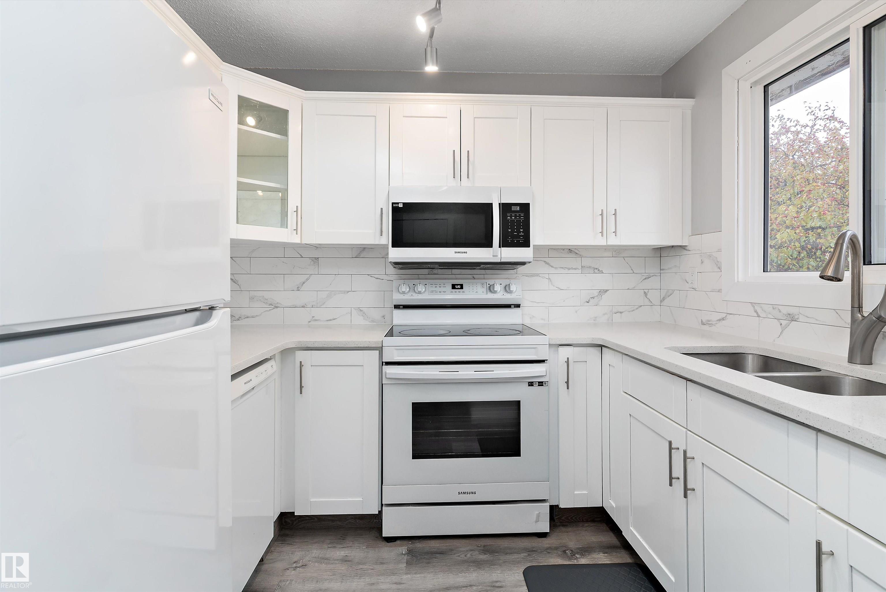 Photo 6 at 3214 71 Street NW, Kameyosek, Edmonton