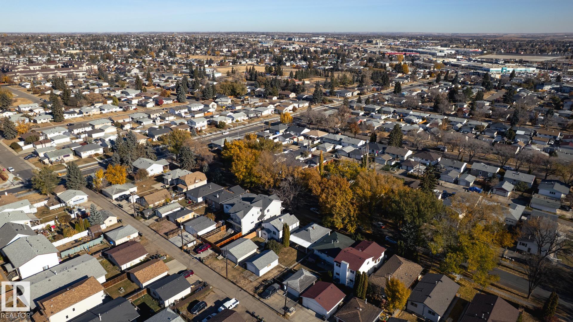 Photo 12 at 13126 64 Street NW, Belvedere, Edmonton