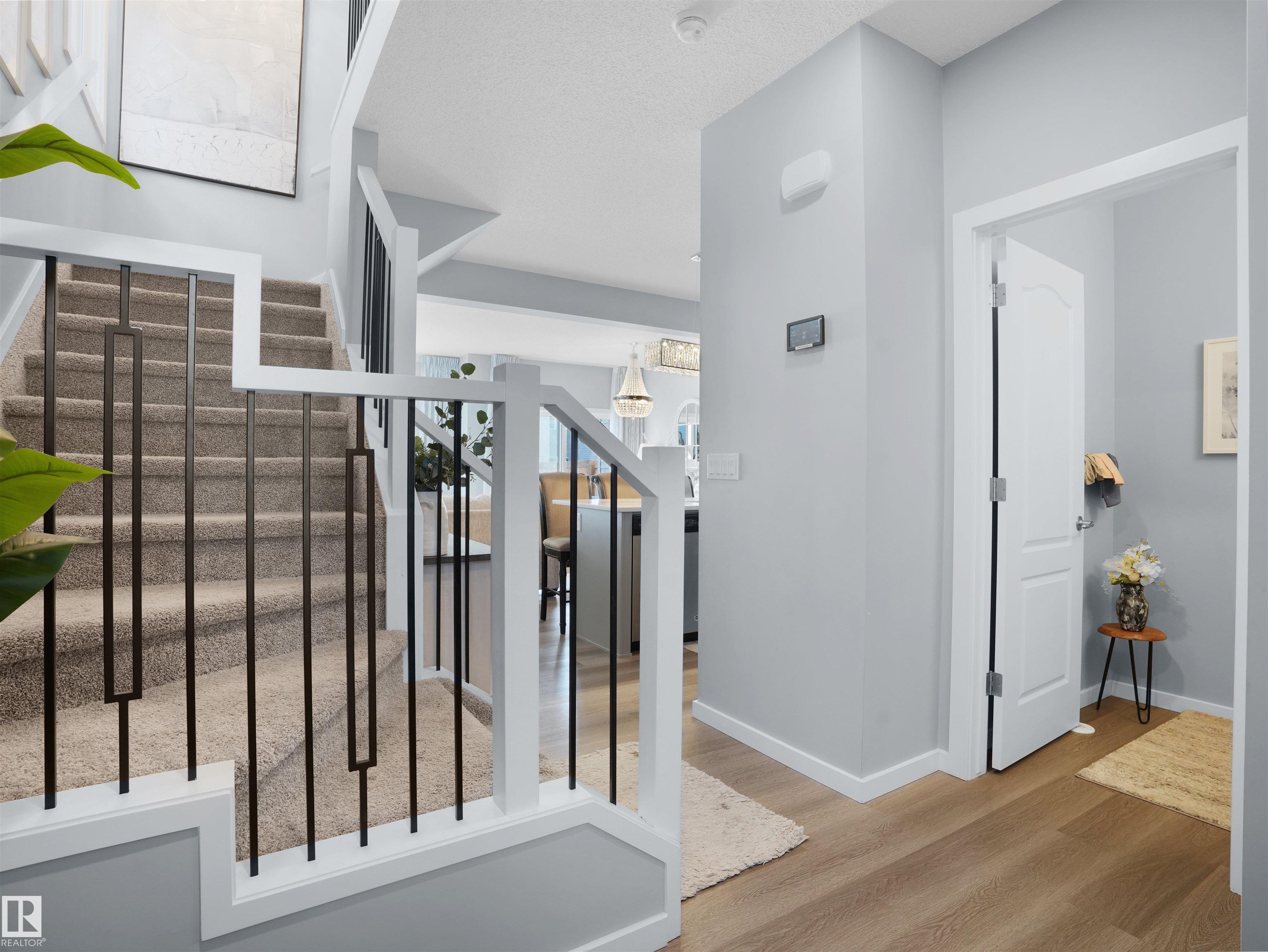 Photo 11 at 207 41 Avenue NW, Maple Crest, Edmonton