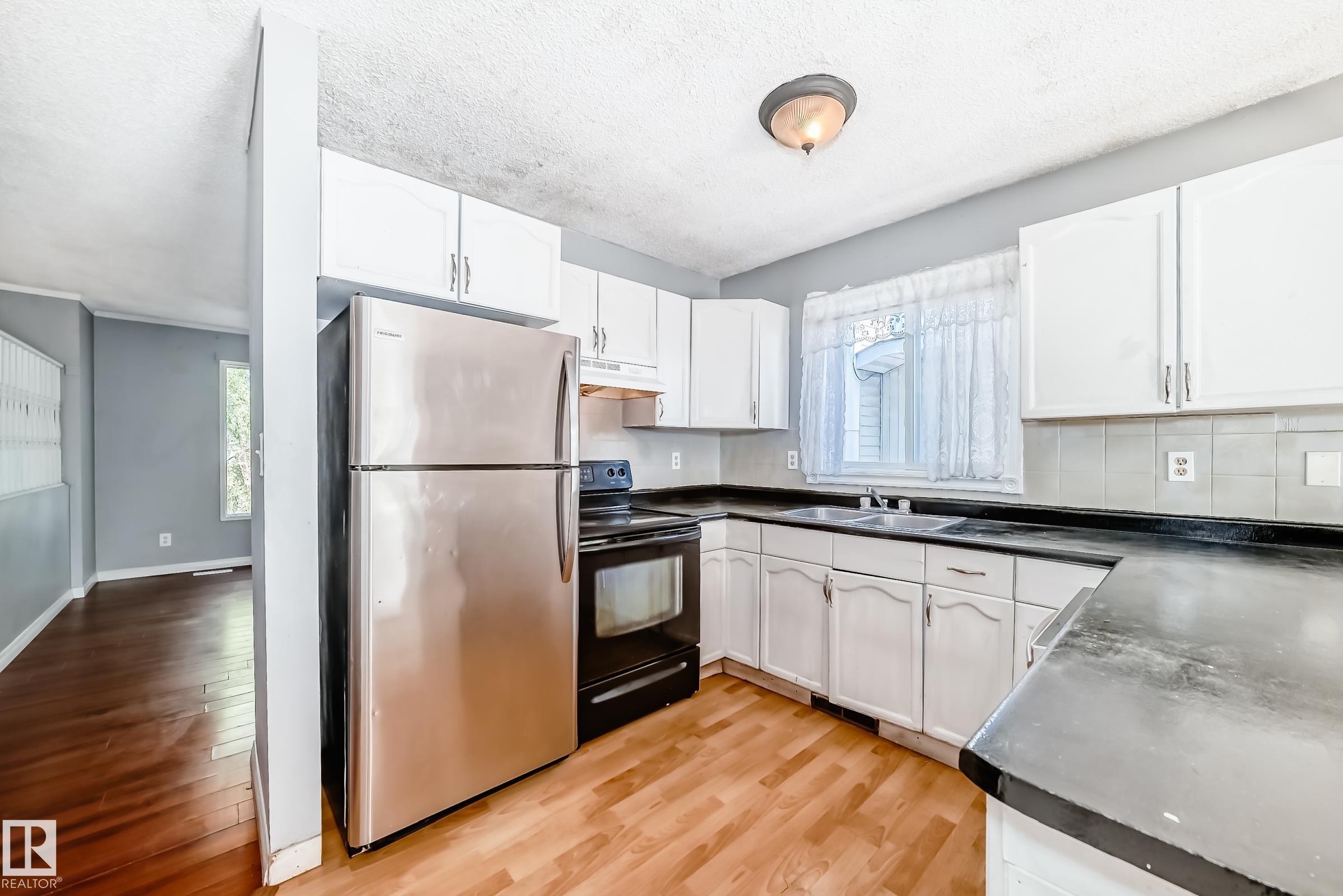 Photo 7 at 325 Warwick Road NW, Dunluce, Edmonton