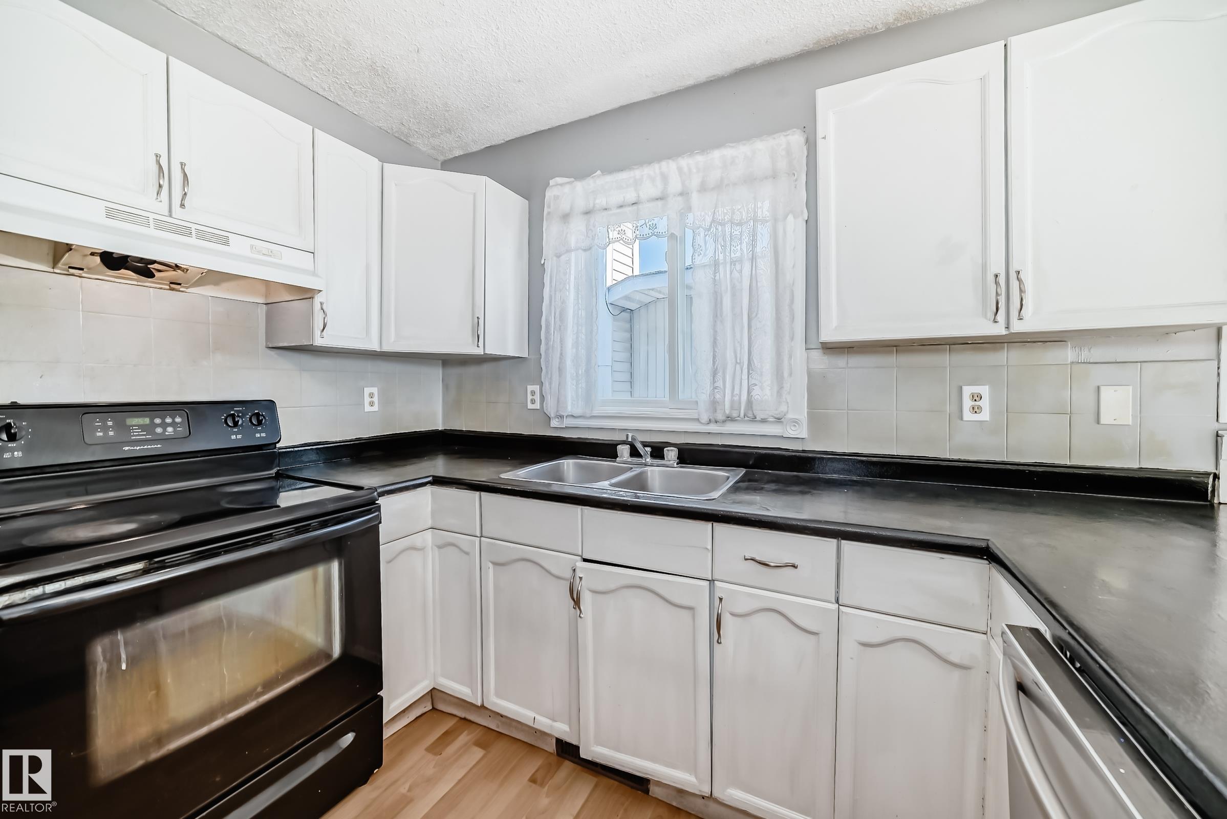 Photo 8 at 325 Warwick Road NW, Dunluce, Edmonton