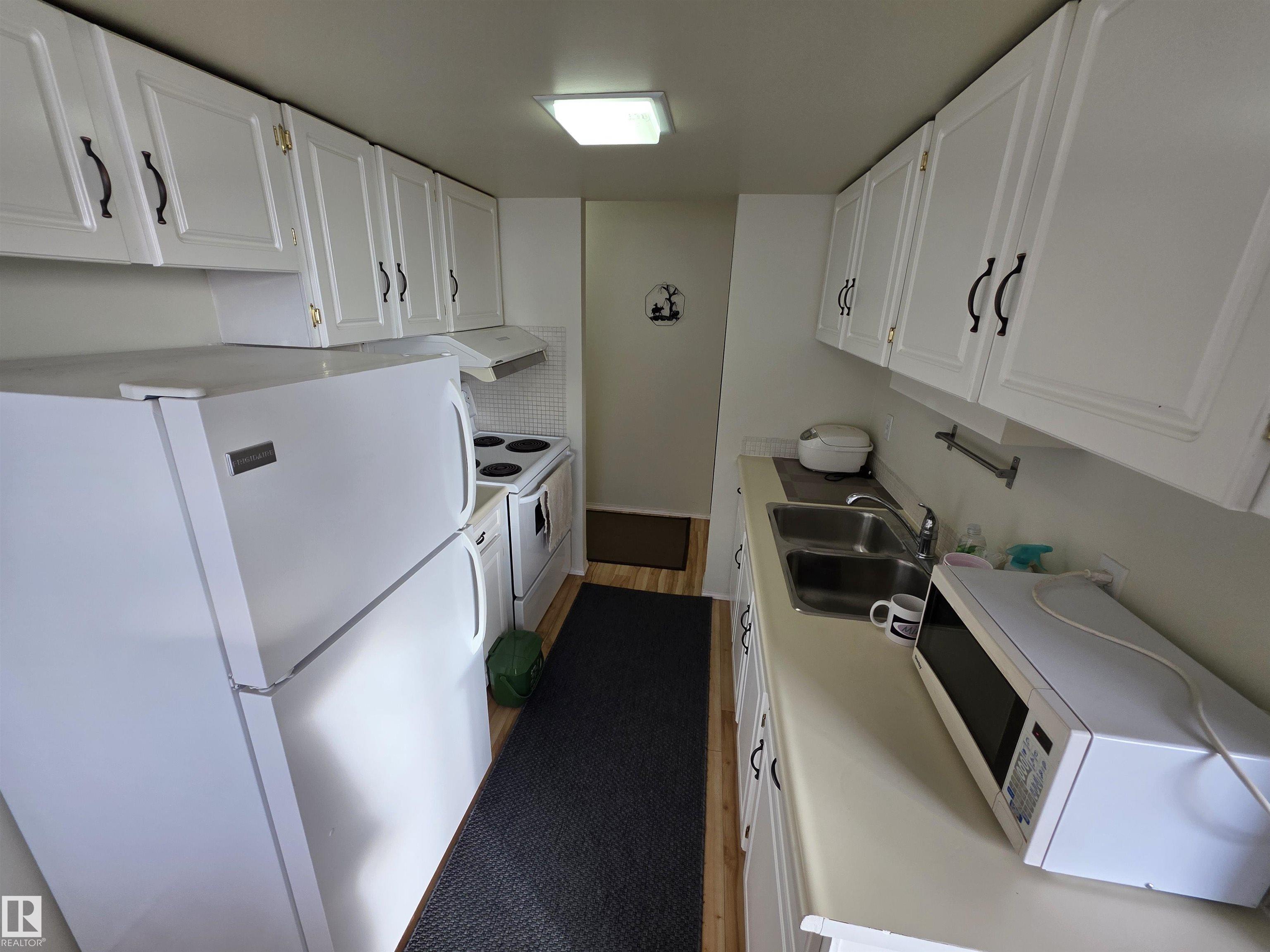 Photo 4 at 810 - 9909 104 Street NW, Downtown, Edmonton