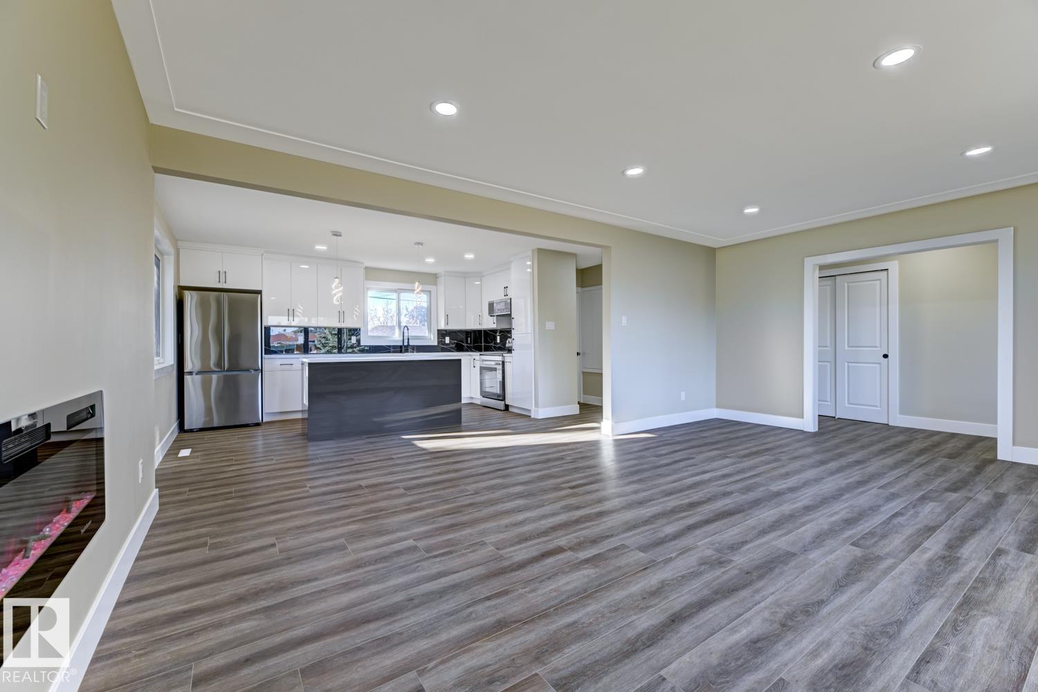 Photo 2 at 12904 95a Street NW, Killarney, Edmonton