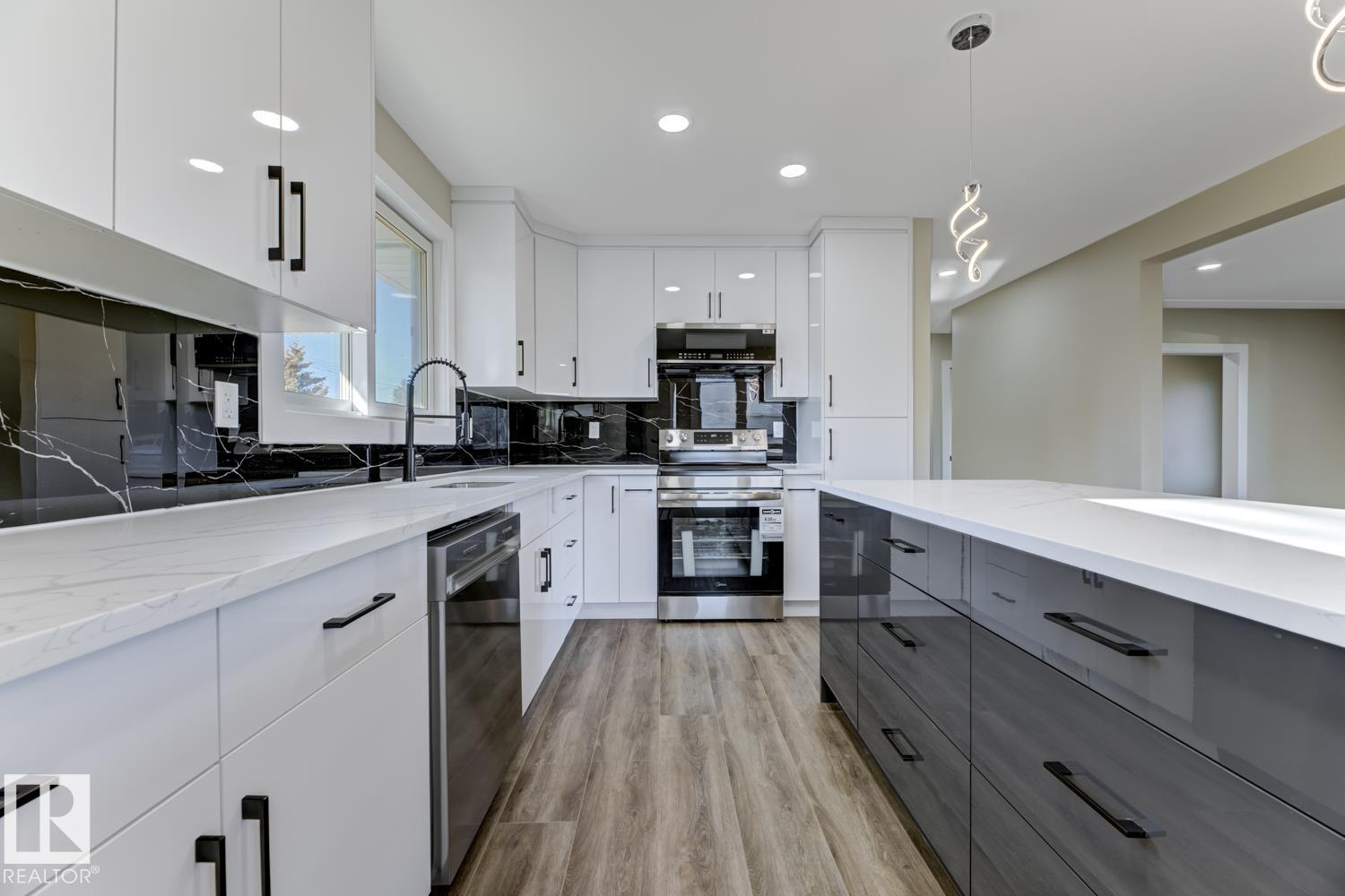 Photo 11 at 12904 95a Street NW, Killarney, Edmonton