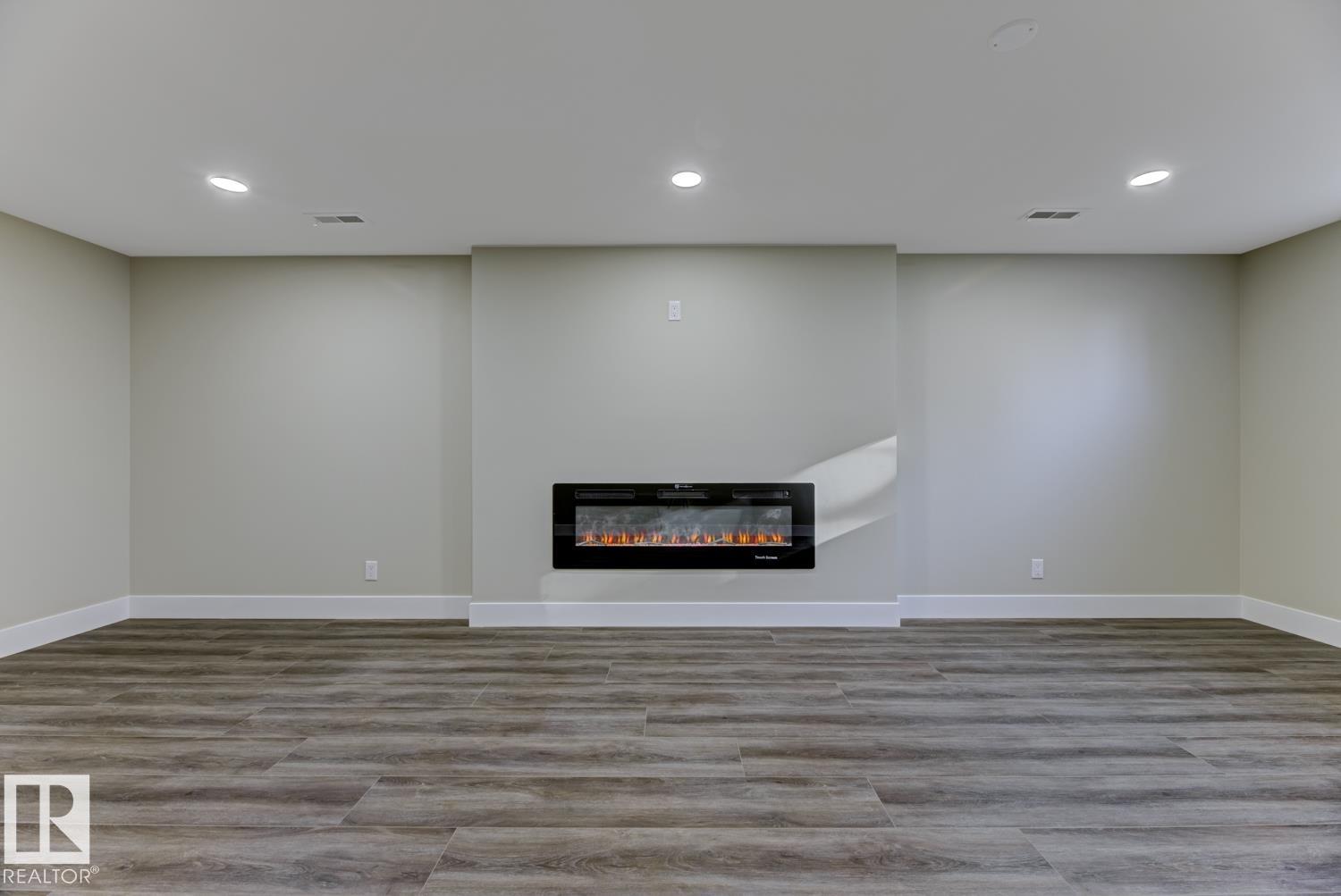 Photo 21 at 12904 95a Street NW, Killarney, Edmonton