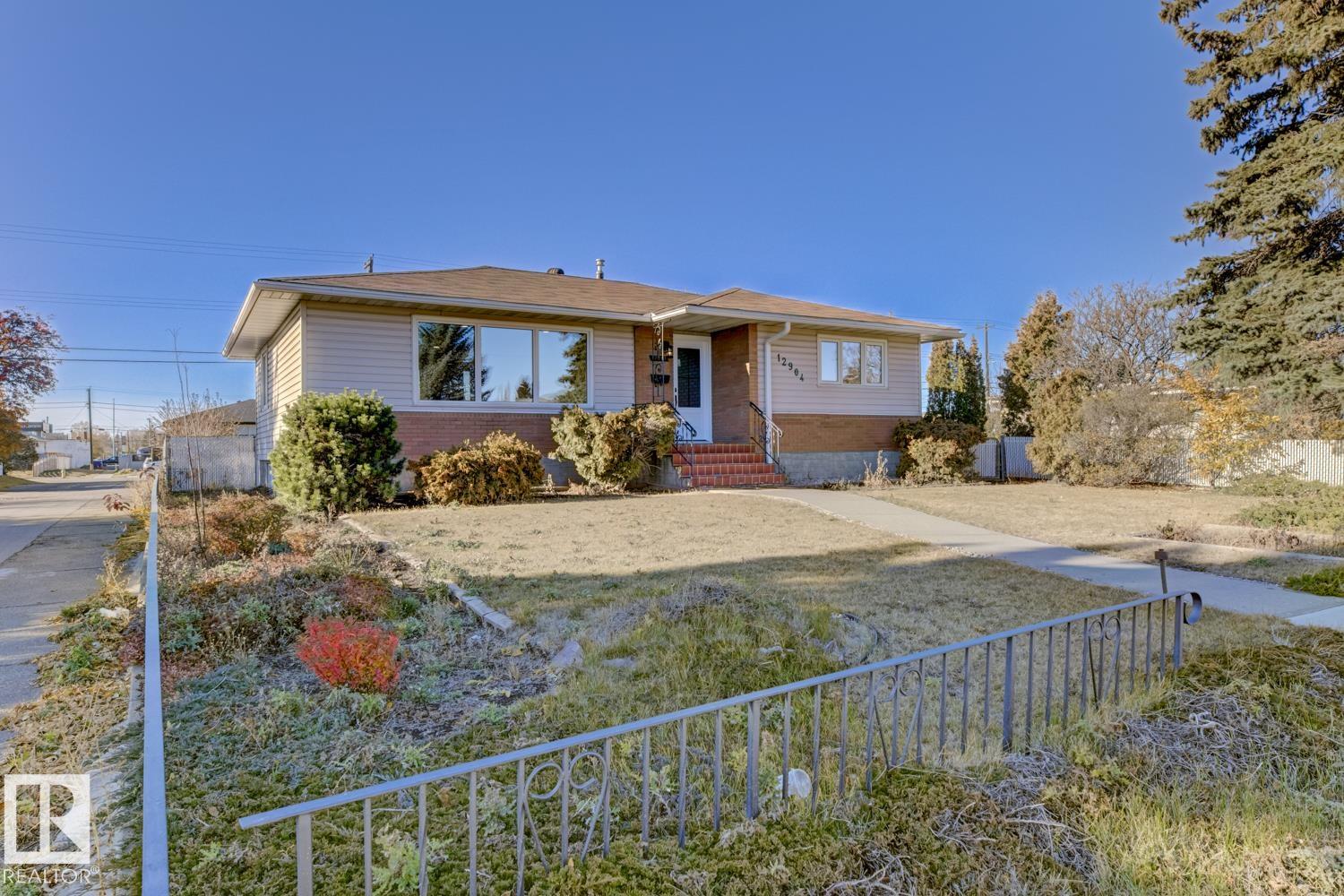 Photo 31 at 12904 95a Street NW, Killarney, Edmonton