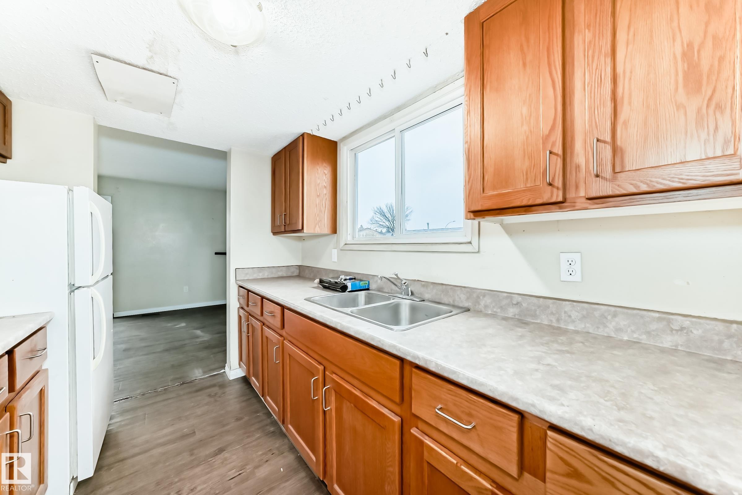 Photo 4 at 12607 161 Avenue NW, Dunluce, Edmonton