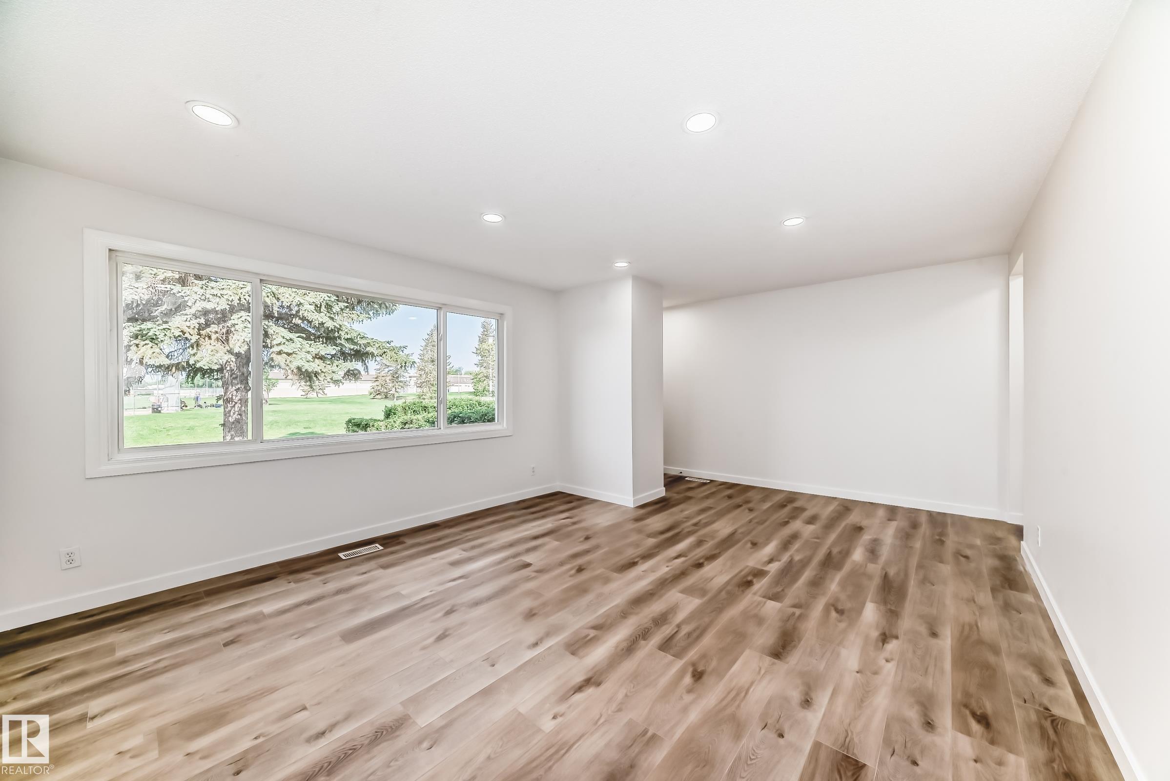 Photo 12 at 13319 85 Street NW, Glengarry, Edmonton