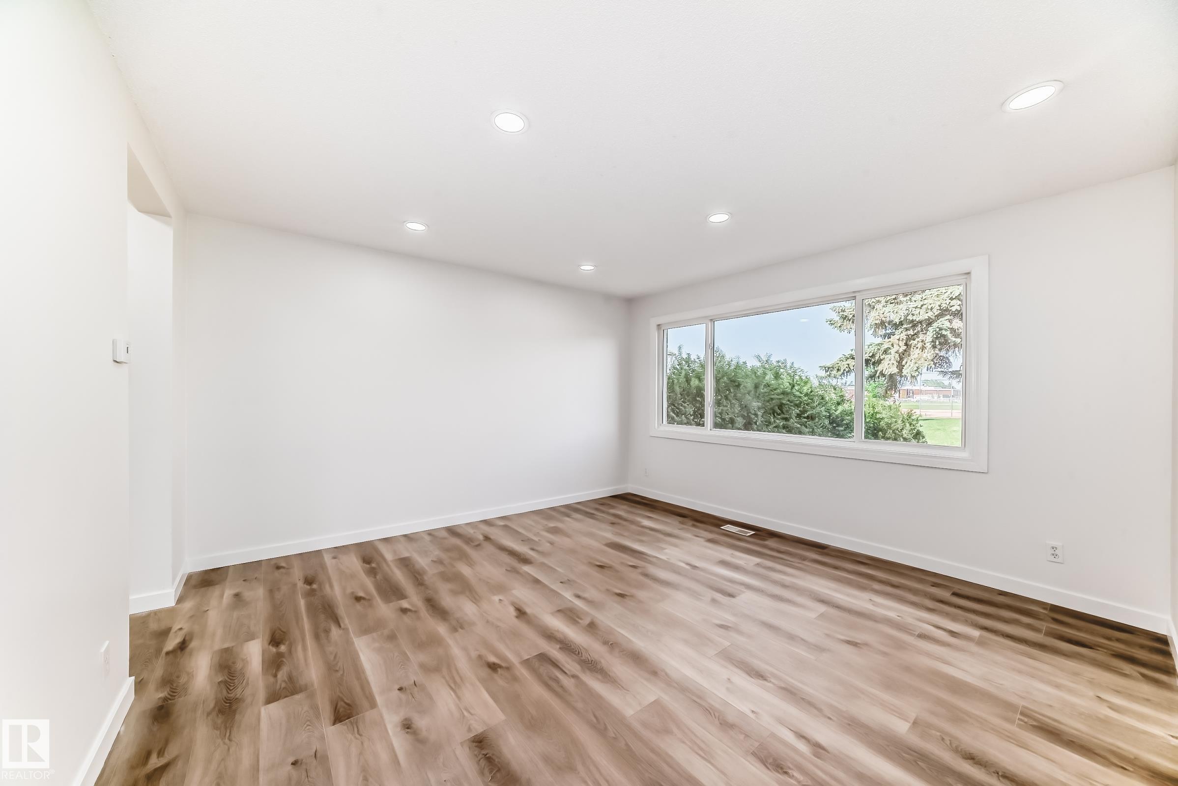 Photo 15 at 13319 85 Street NW, Glengarry, Edmonton