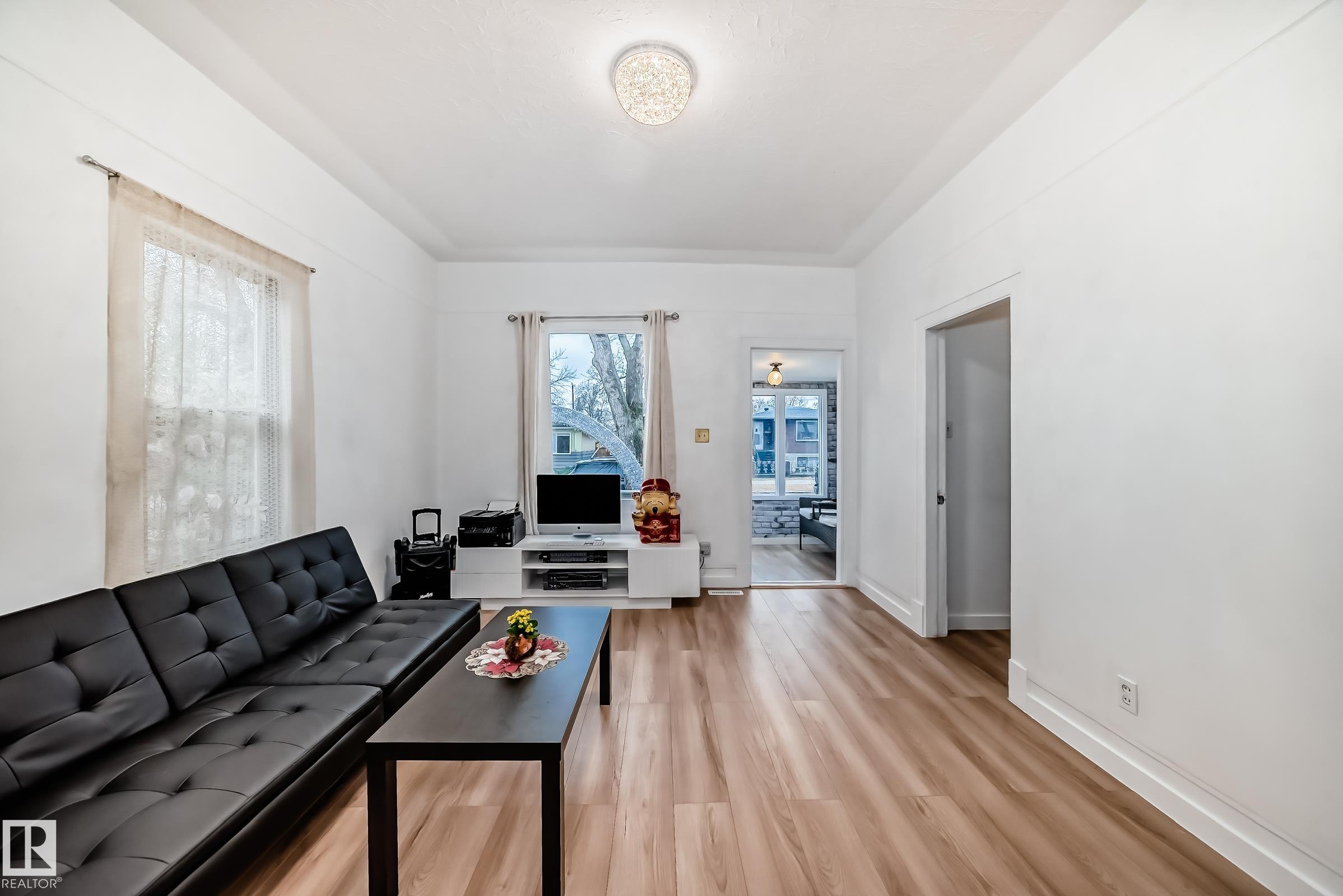 Photo 11 at 11331 92 Street NW, Alberta Avenue, Edmonton