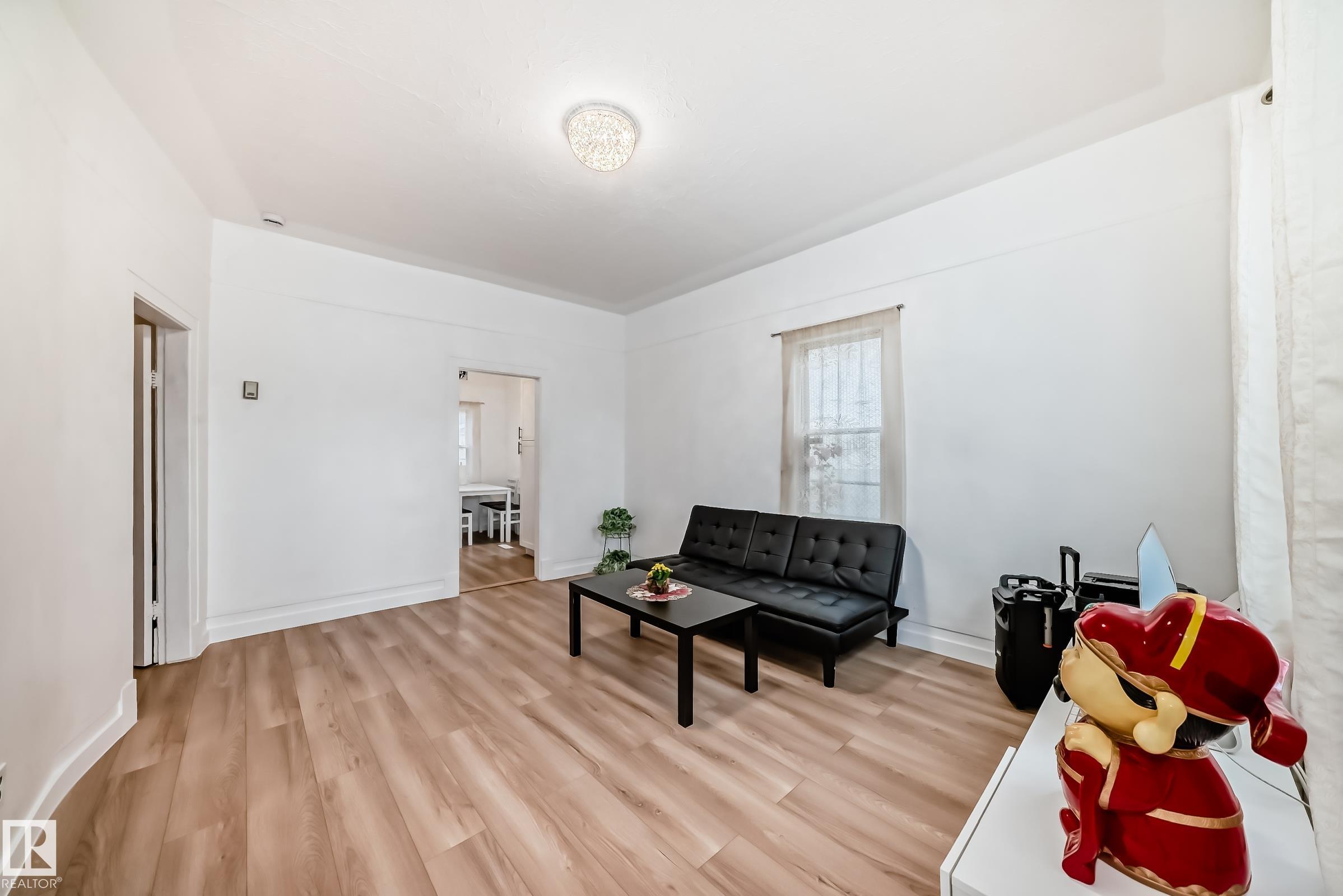 Photo 12 at 11331 92 Street NW, Alberta Avenue, Edmonton