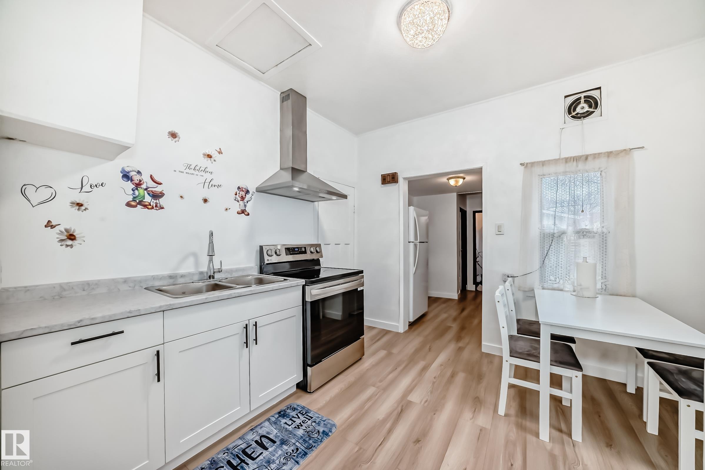 Photo 14 at 11331 92 Street NW, Alberta Avenue, Edmonton