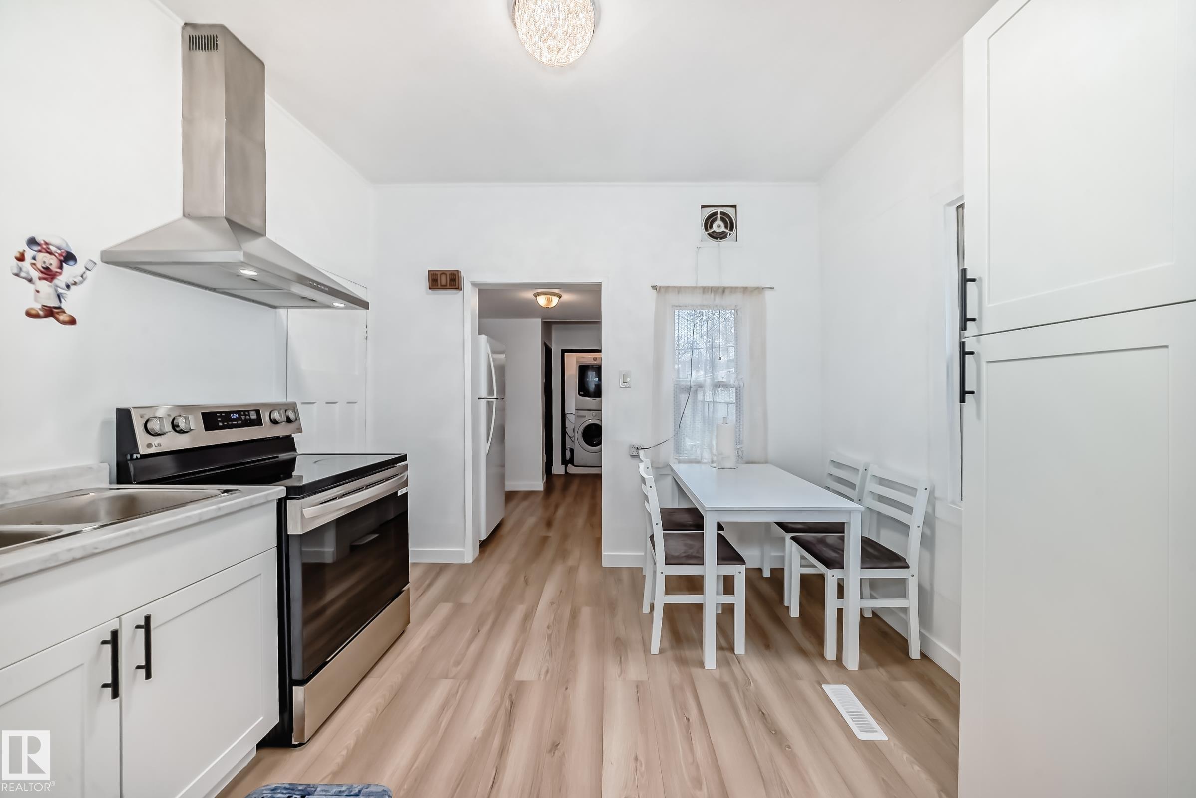 Photo 15 at 11331 92 Street NW, Alberta Avenue, Edmonton