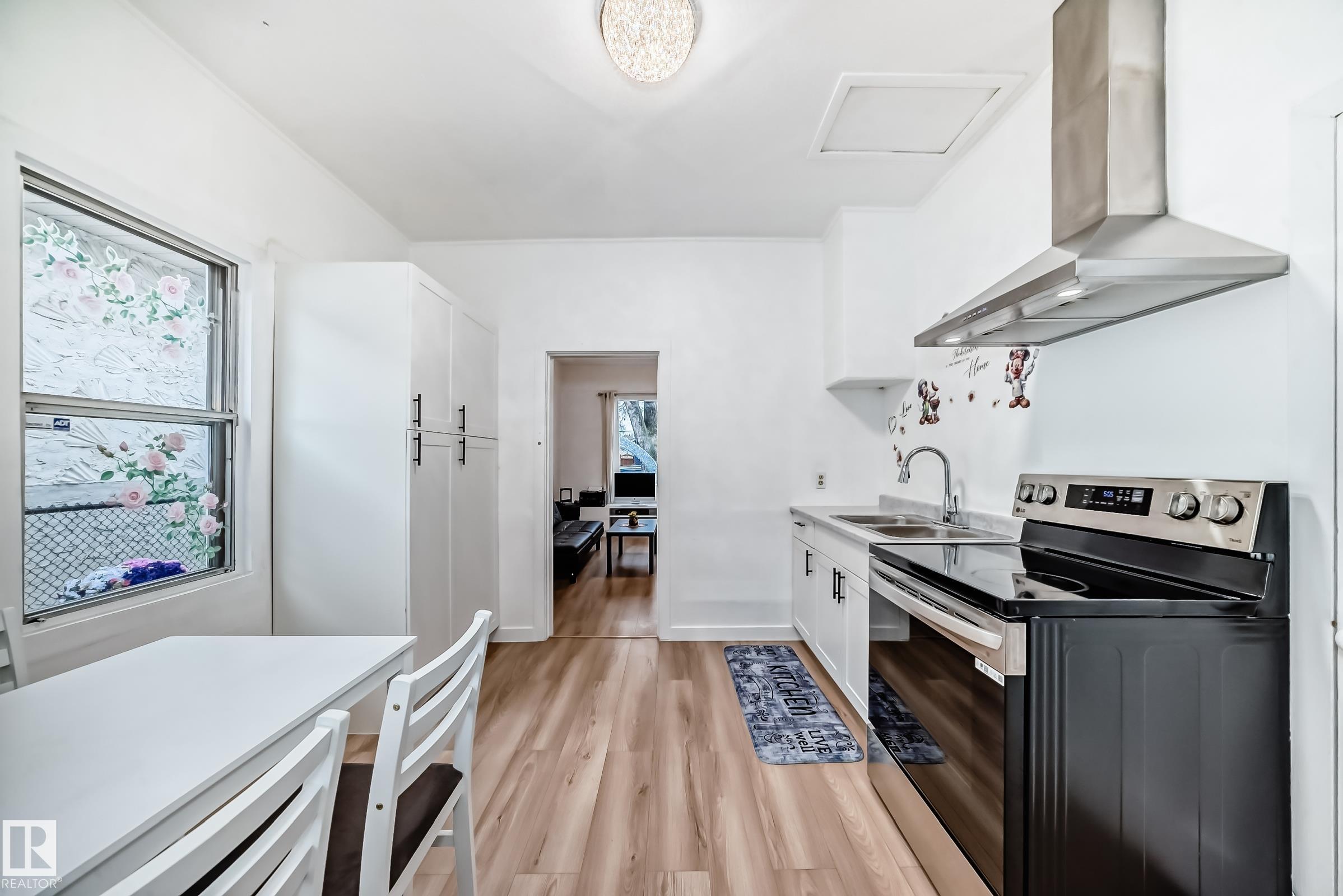 Photo 18 at 11331 92 Street NW, Alberta Avenue, Edmonton