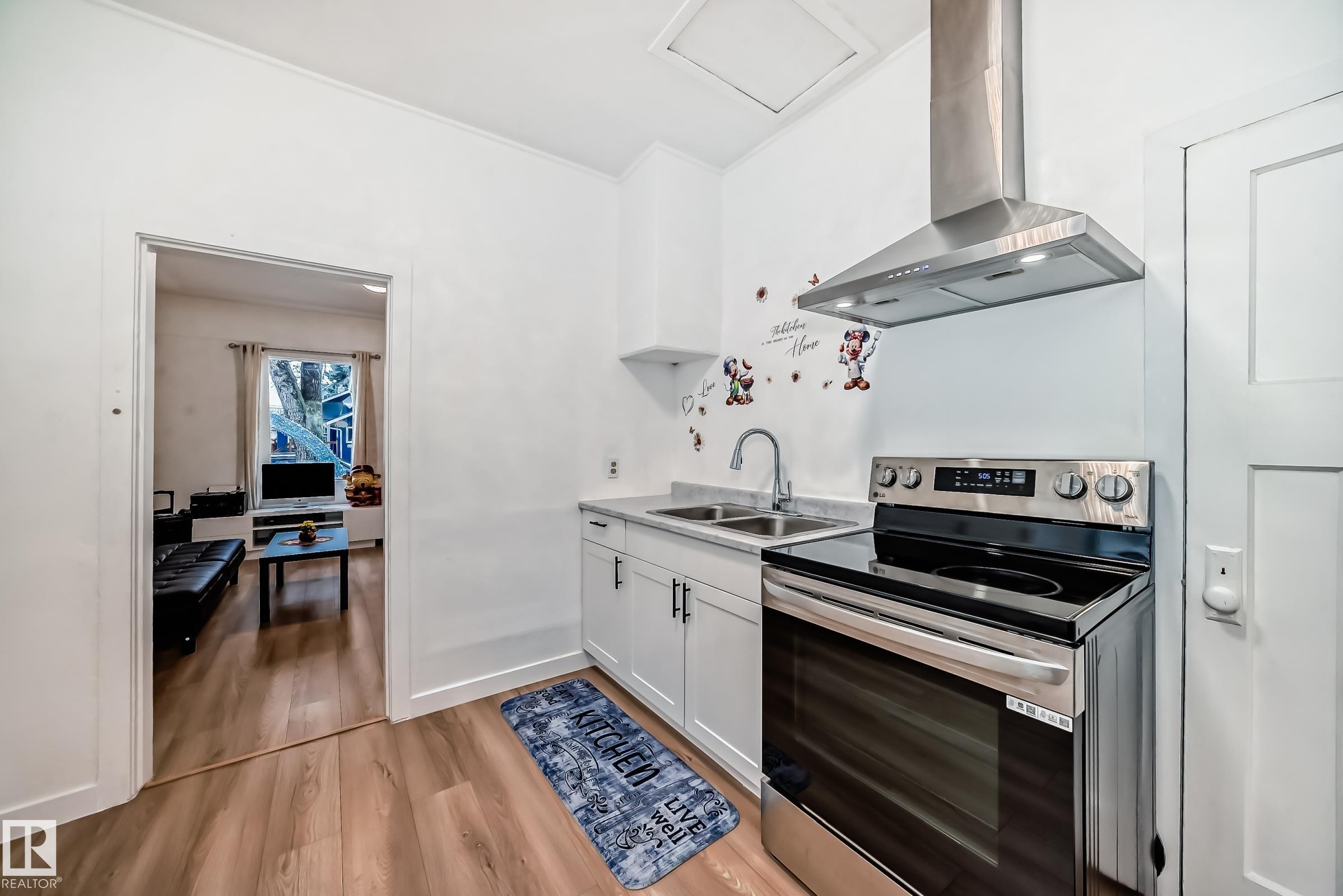 Photo 19 at 11331 92 Street NW, Alberta Avenue, Edmonton