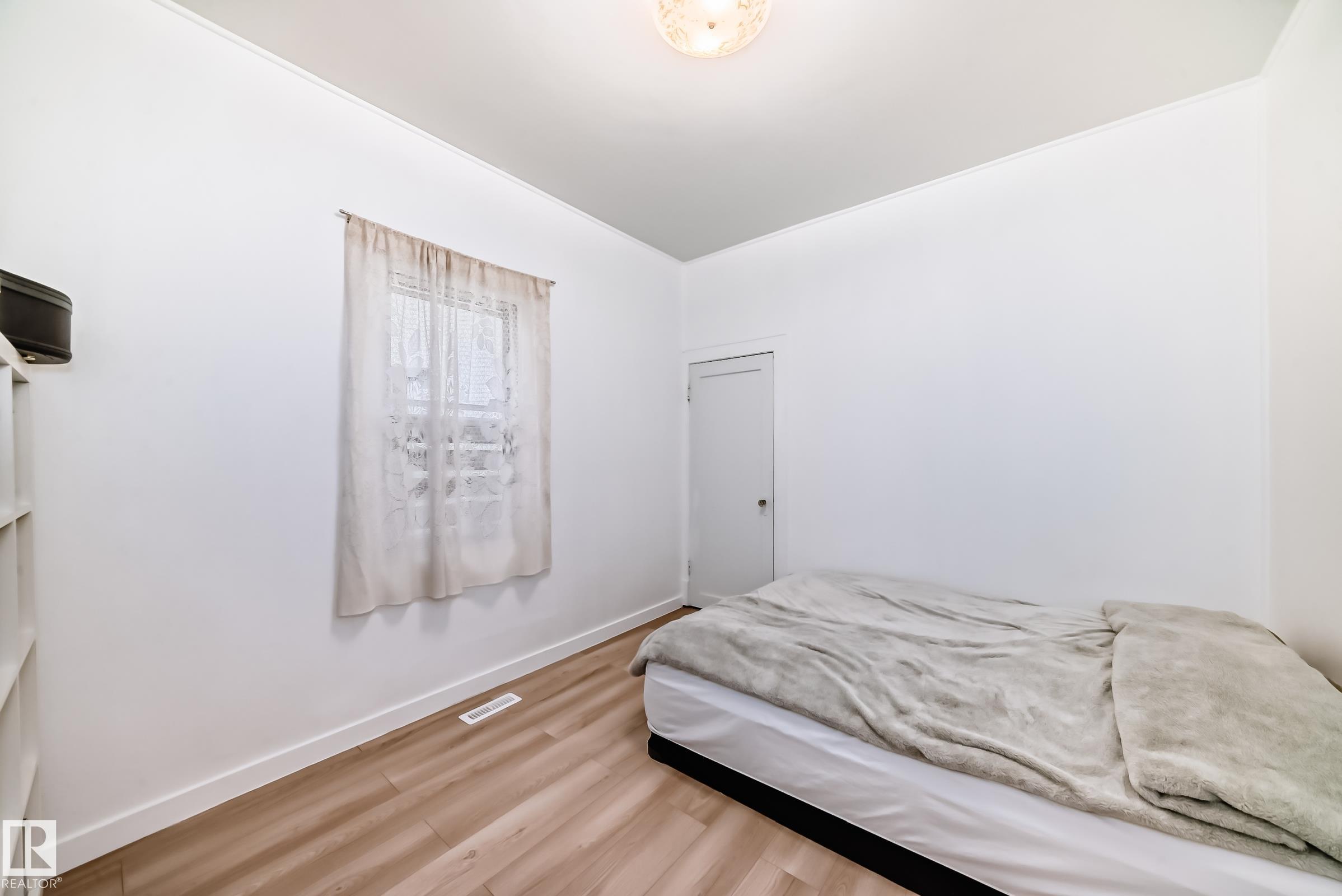 Photo 23 at 11331 92 Street NW, Alberta Avenue, Edmonton