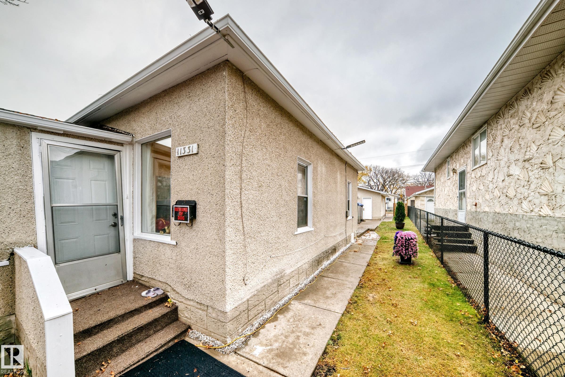 Photo 4 at 11331 92 Street NW, Alberta Avenue, Edmonton