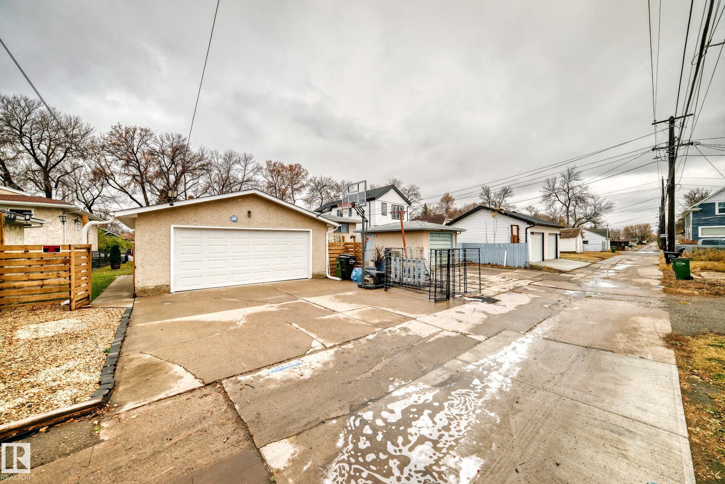 Photo 36 at 11331 92 Street NW, Alberta Avenue, Edmonton