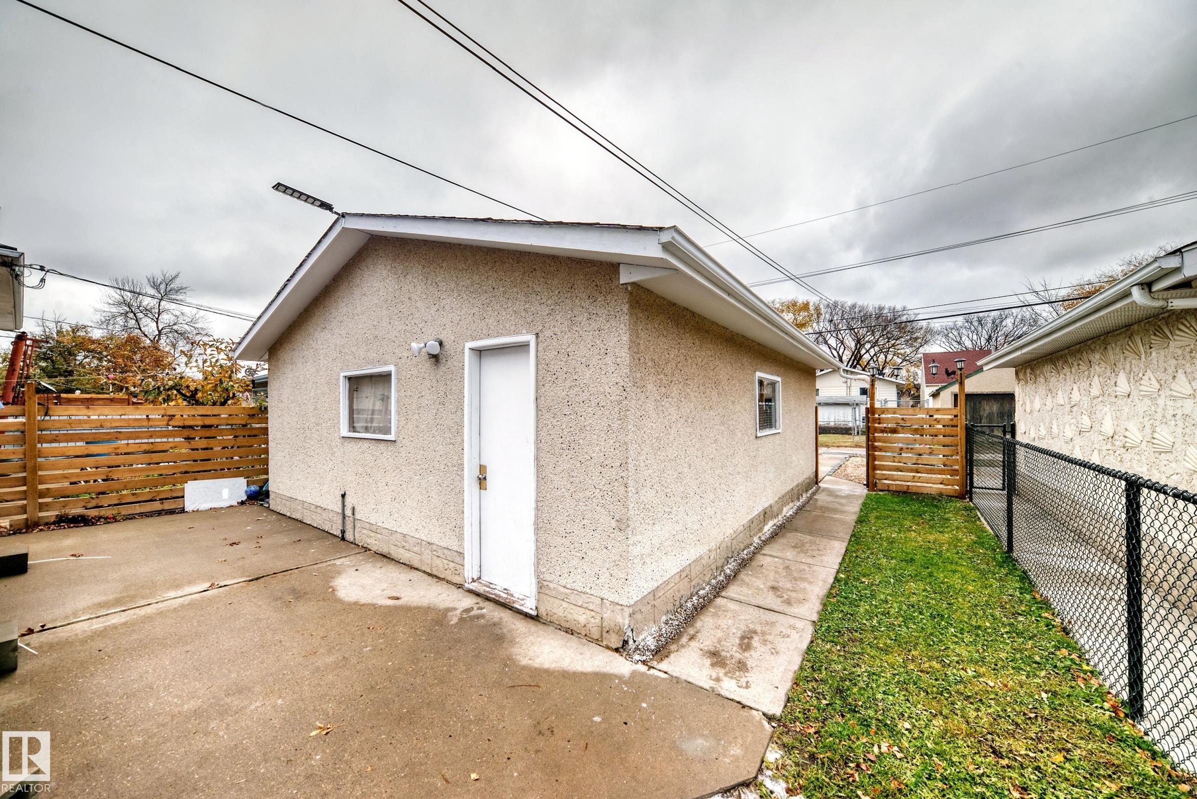 Photo 39 at 11331 92 Street NW, Alberta Avenue, Edmonton
