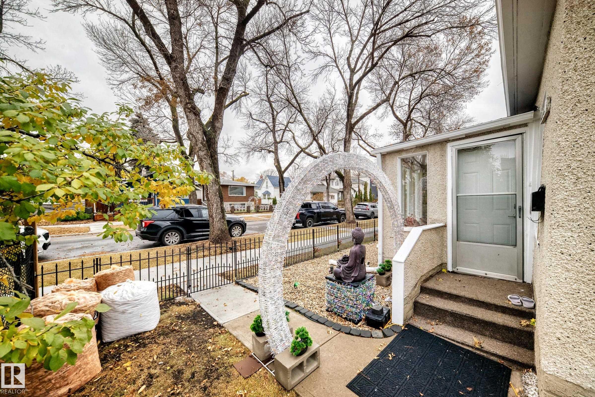 Photo 41 at 11331 92 Street NW, Alberta Avenue, Edmonton