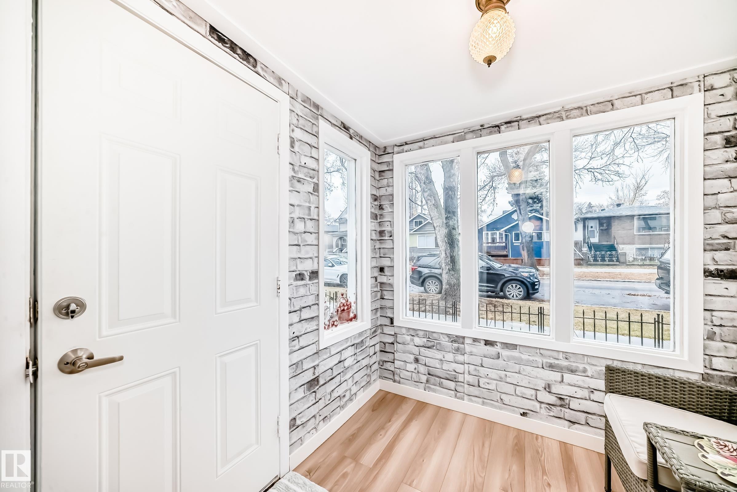 Photo 7 at 11331 92 Street NW, Alberta Avenue, Edmonton