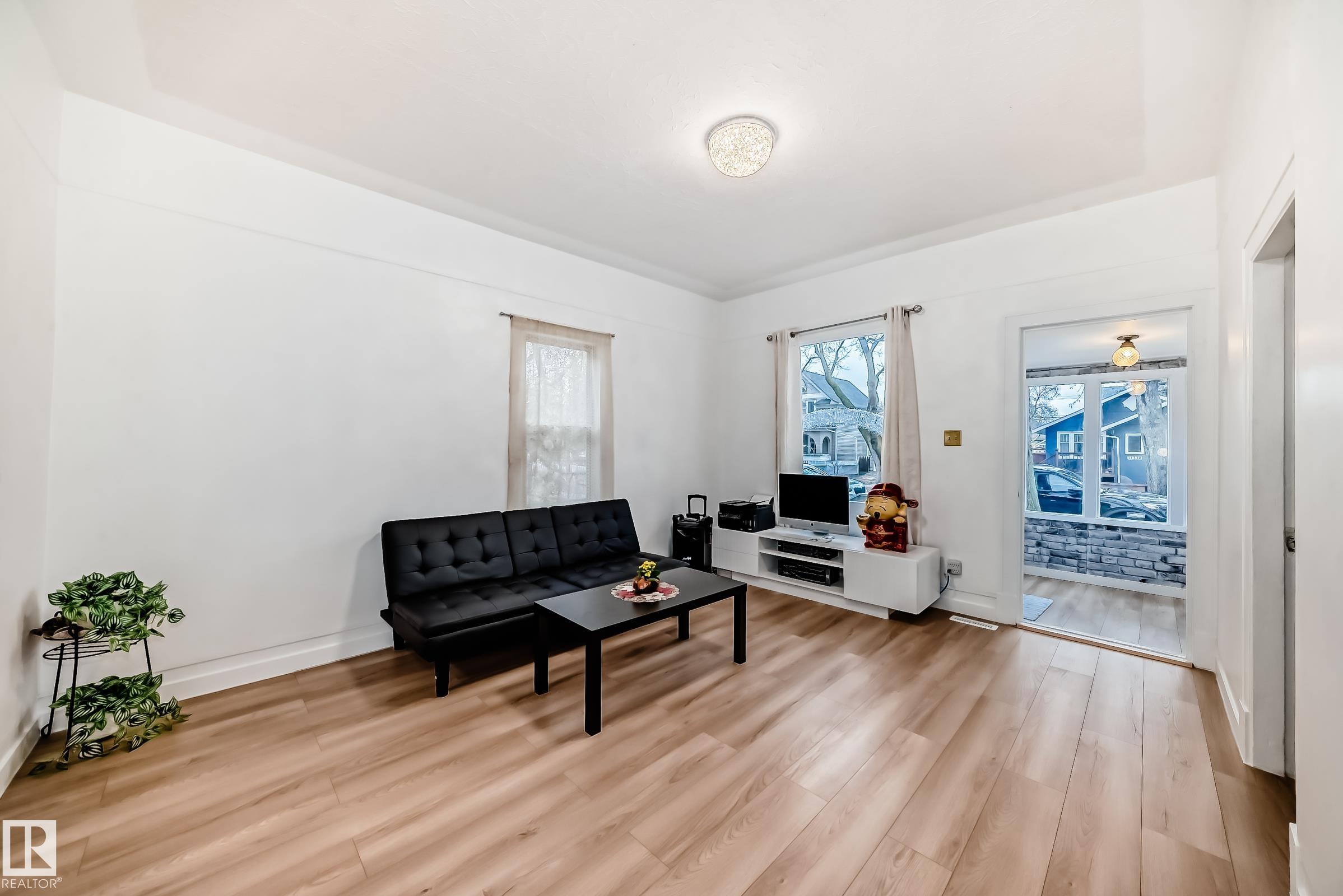 Photo 9 at 11331 92 Street NW, Alberta Avenue, Edmonton