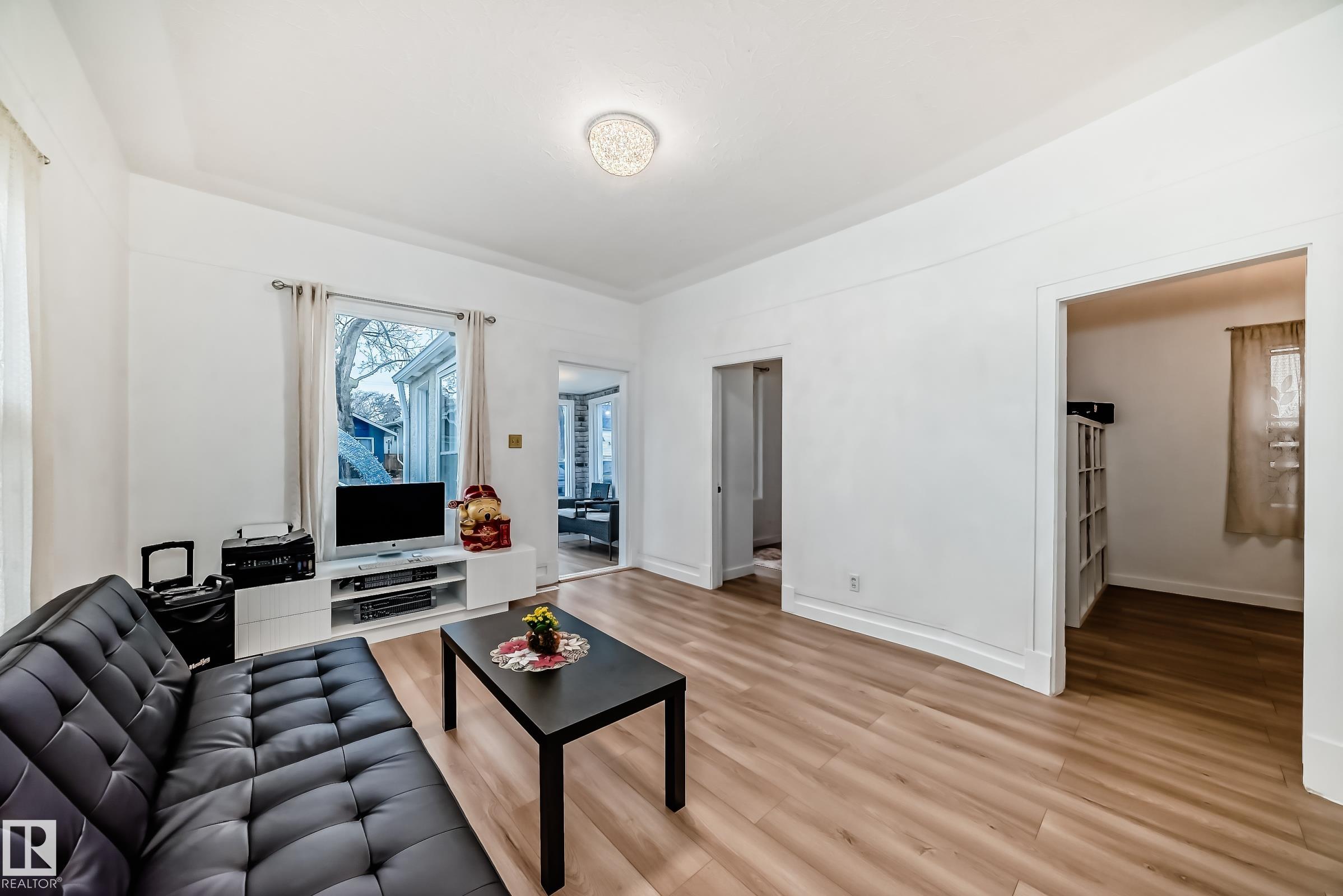 Photo 10 at 11331 92 Street NW, Alberta Avenue, Edmonton