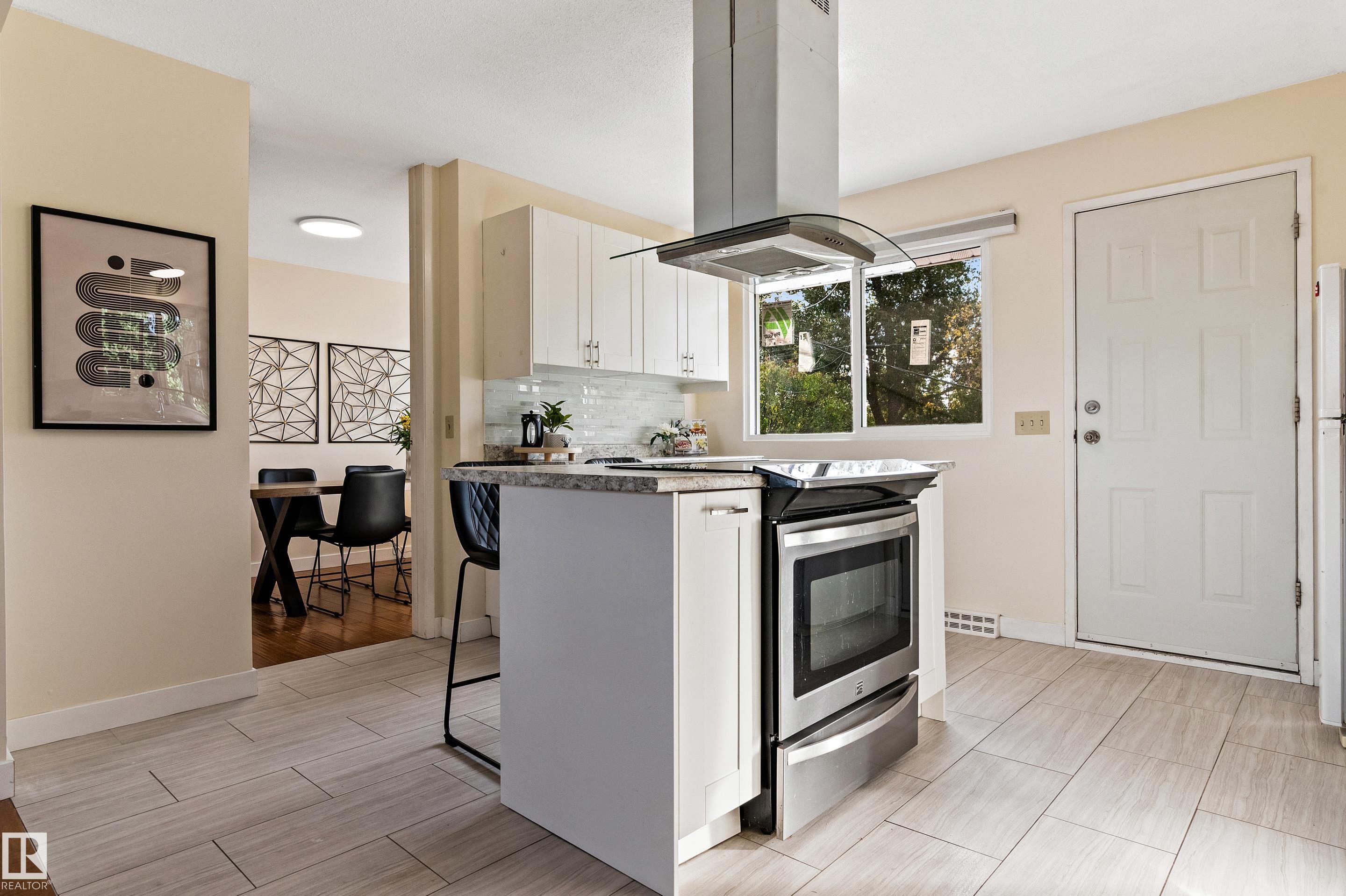 Photo 11 at 7203 93 Avenue NW, Ottewell, Edmonton