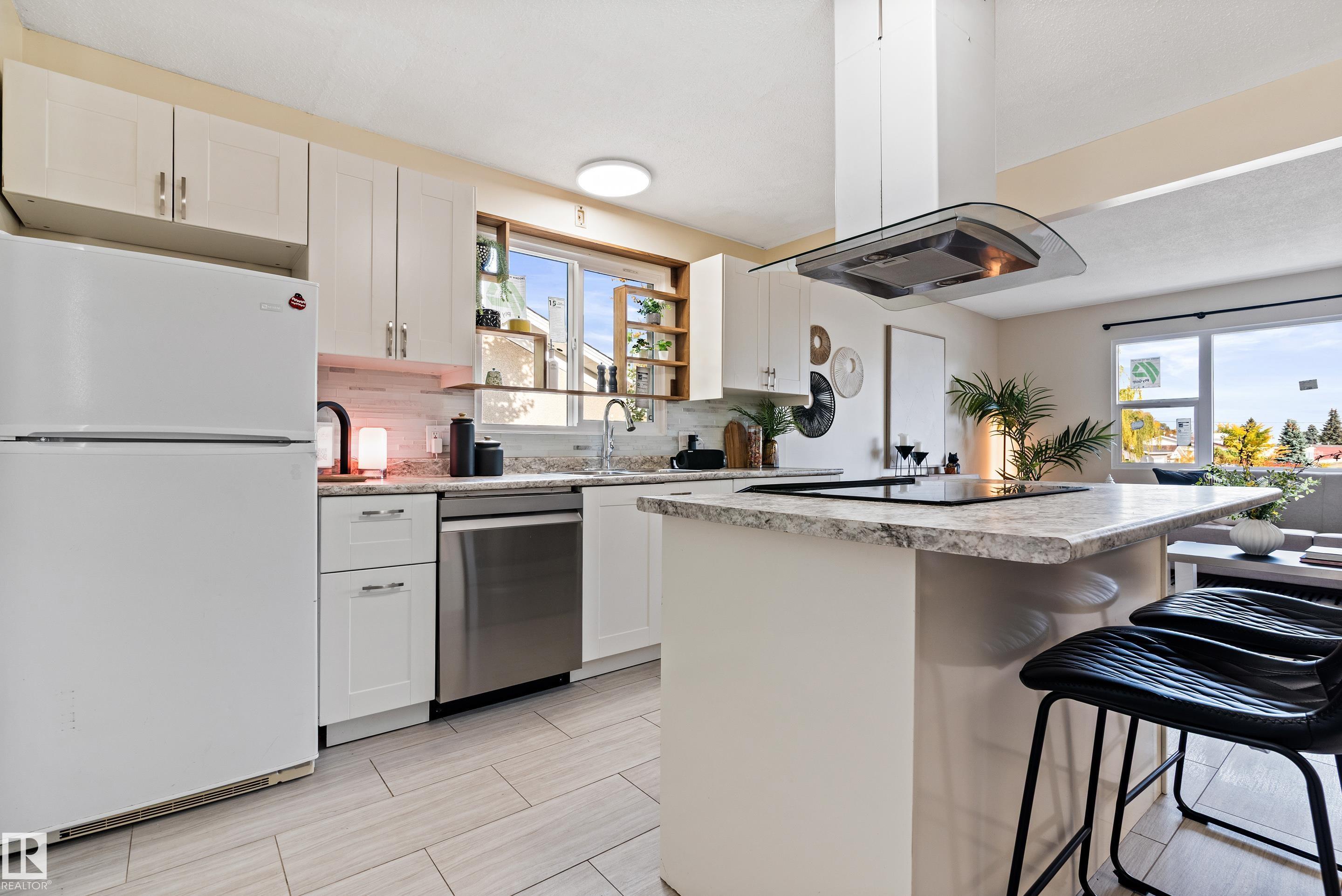 Photo 12 at 7203 93 Avenue NW, Ottewell, Edmonton