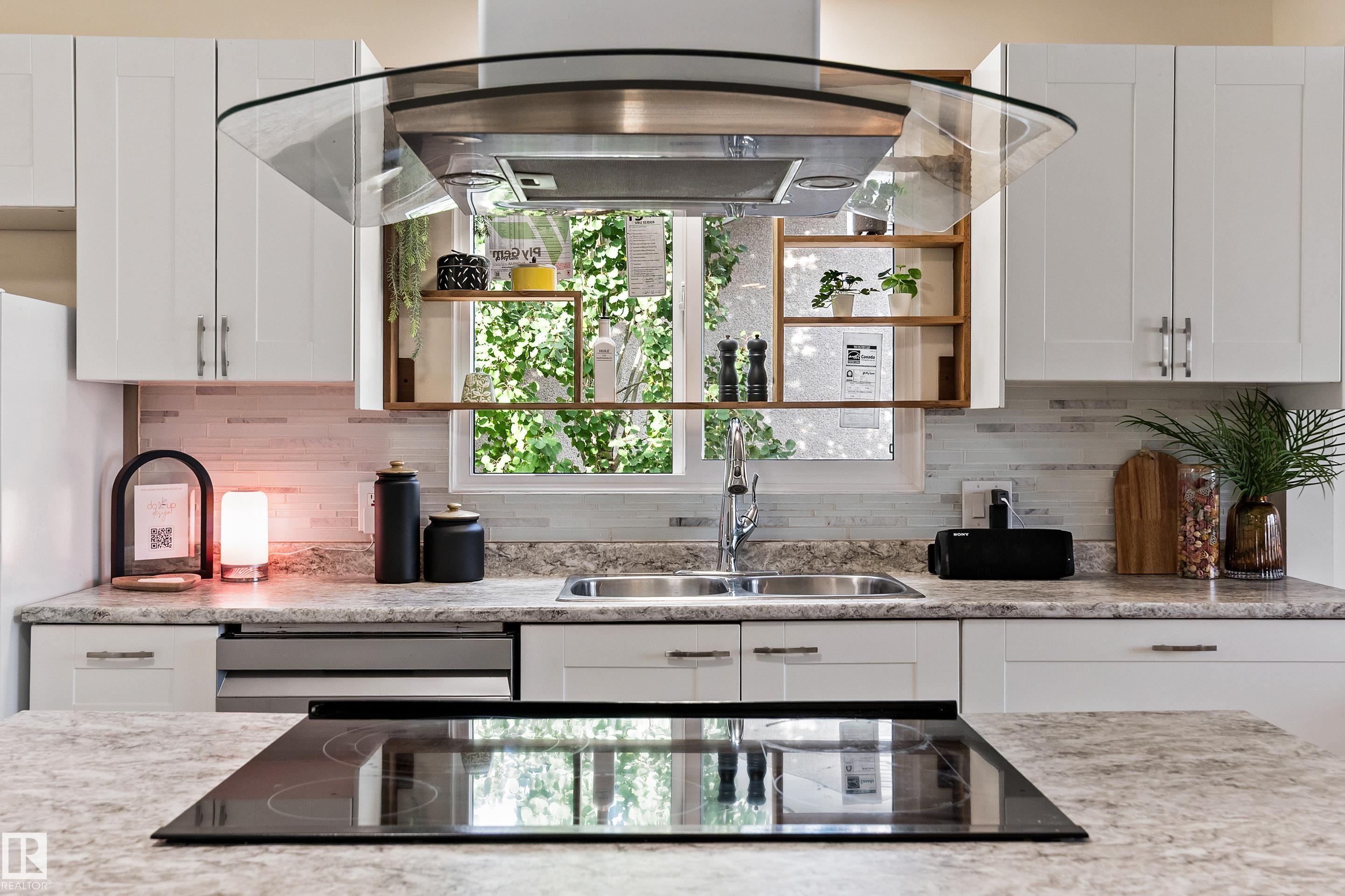 Photo 13 at 7203 93 Avenue NW, Ottewell, Edmonton