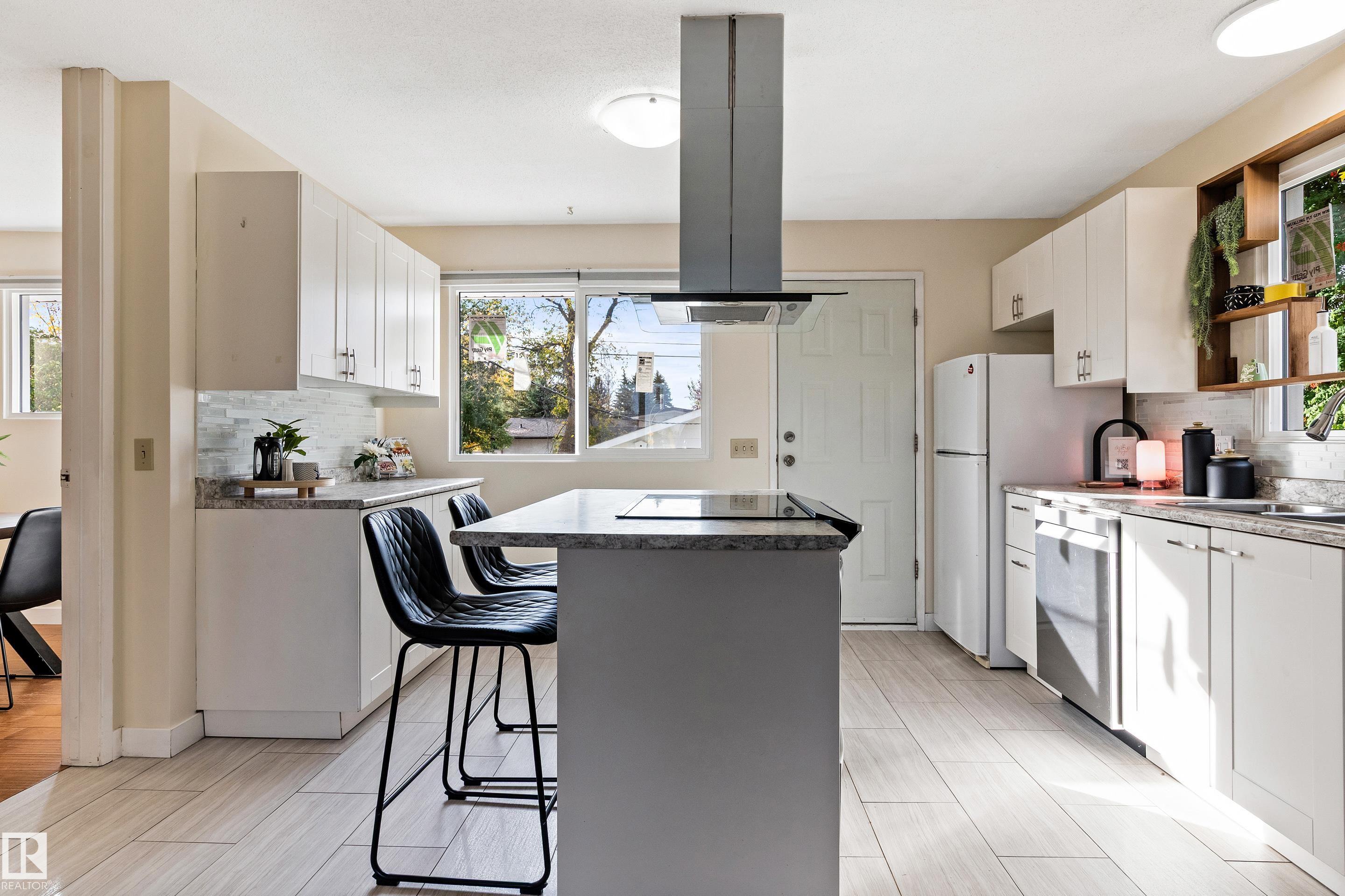 Photo 9 at 7203 93 Avenue NW, Ottewell, Edmonton