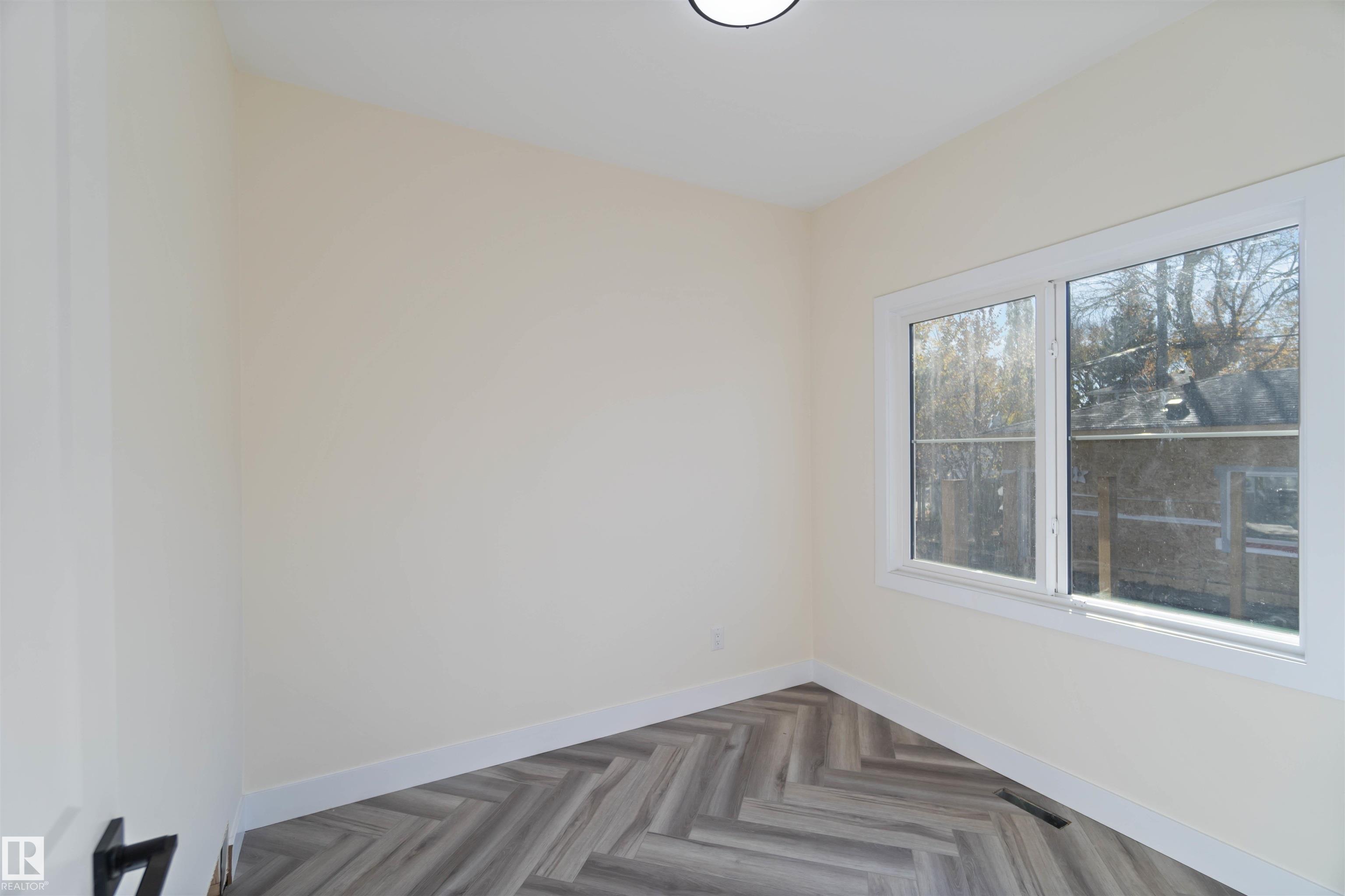 Photo 12 at 8319 81ave NW, King Edward Park, Edmonton