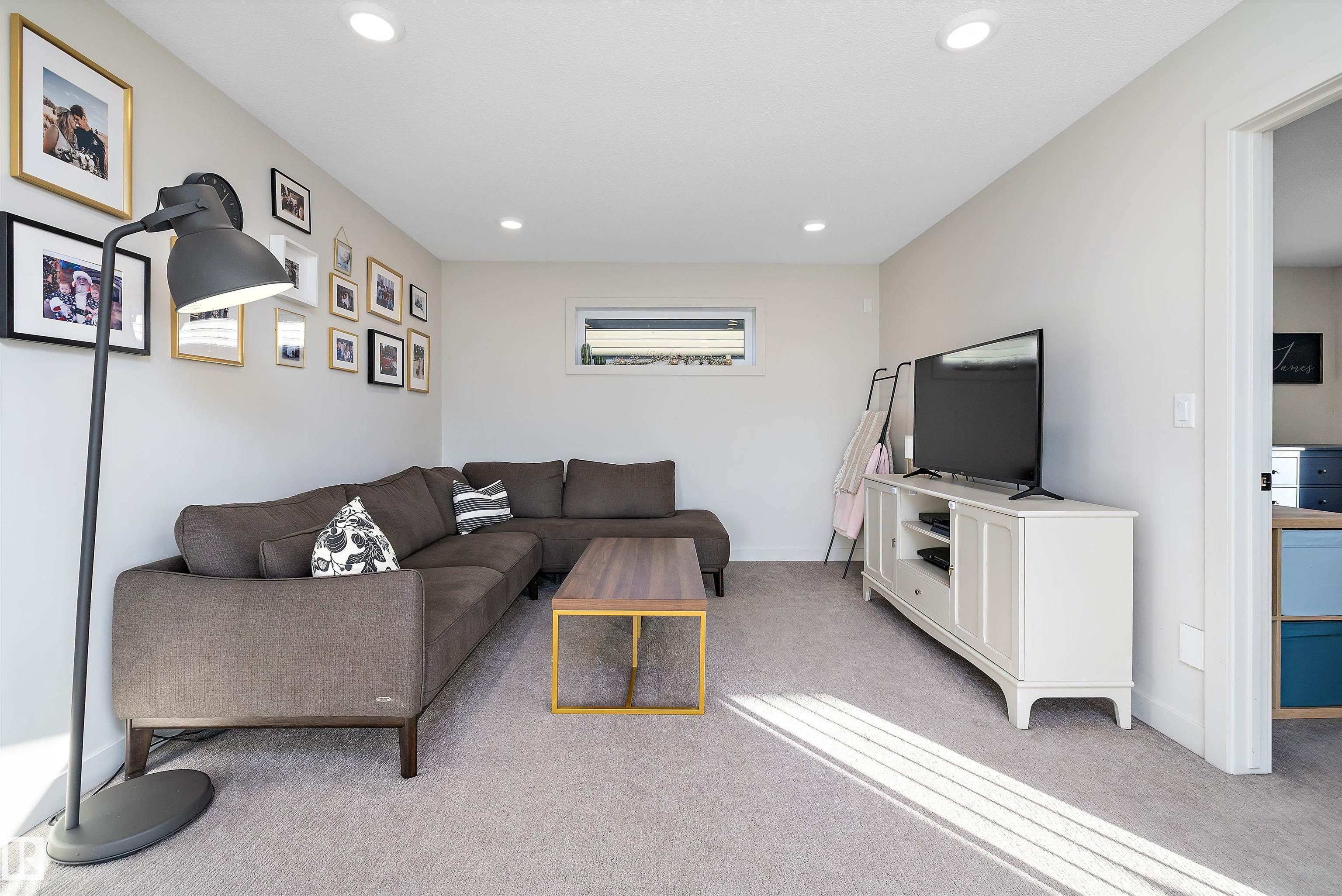 Photo 28 at 2 Elwyck Gate, Fenwyck, Spruce Grove