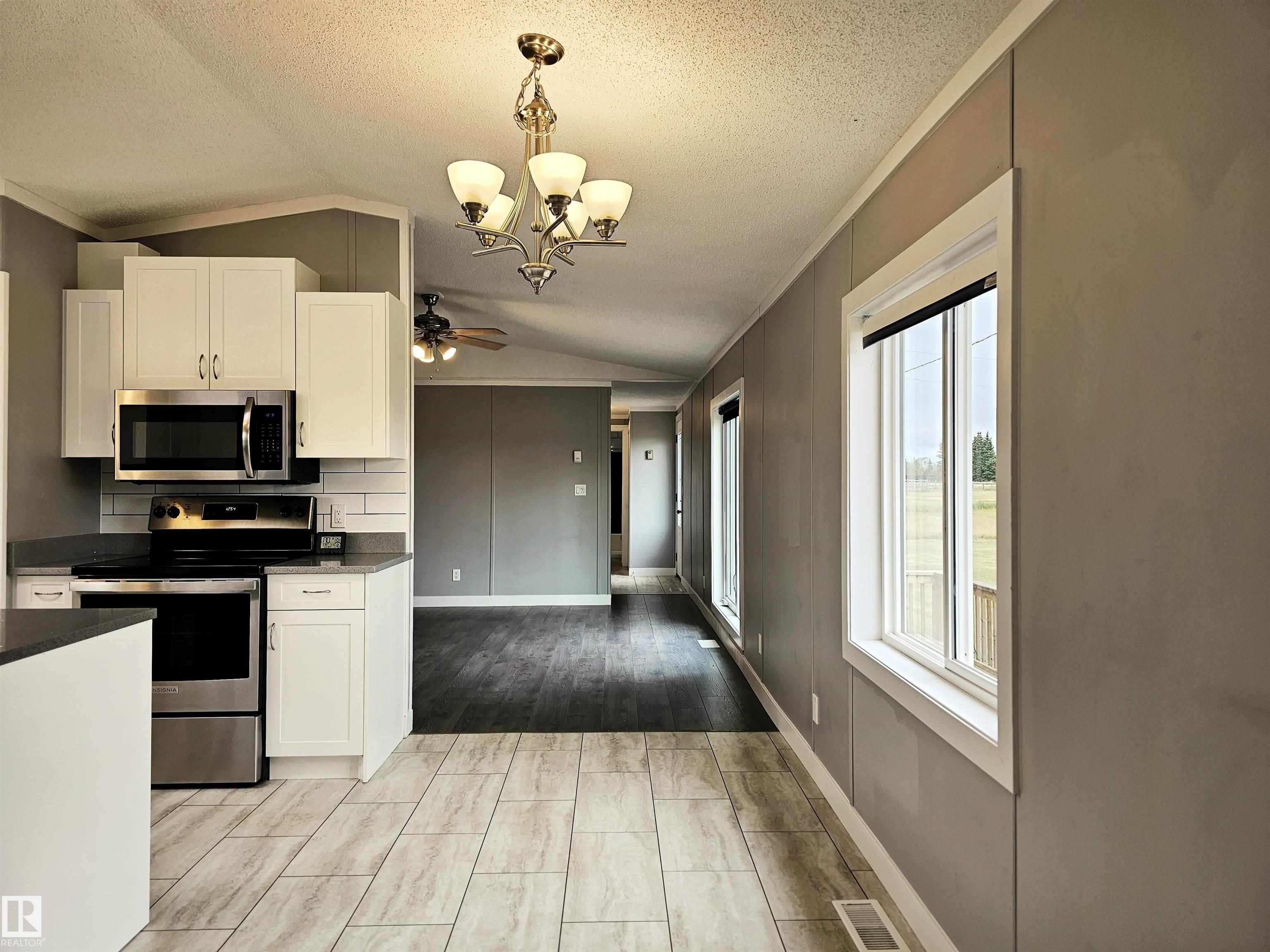 Photo 11 at 42 Richfield Road, Clearview Acres, Rural Sturgeon County