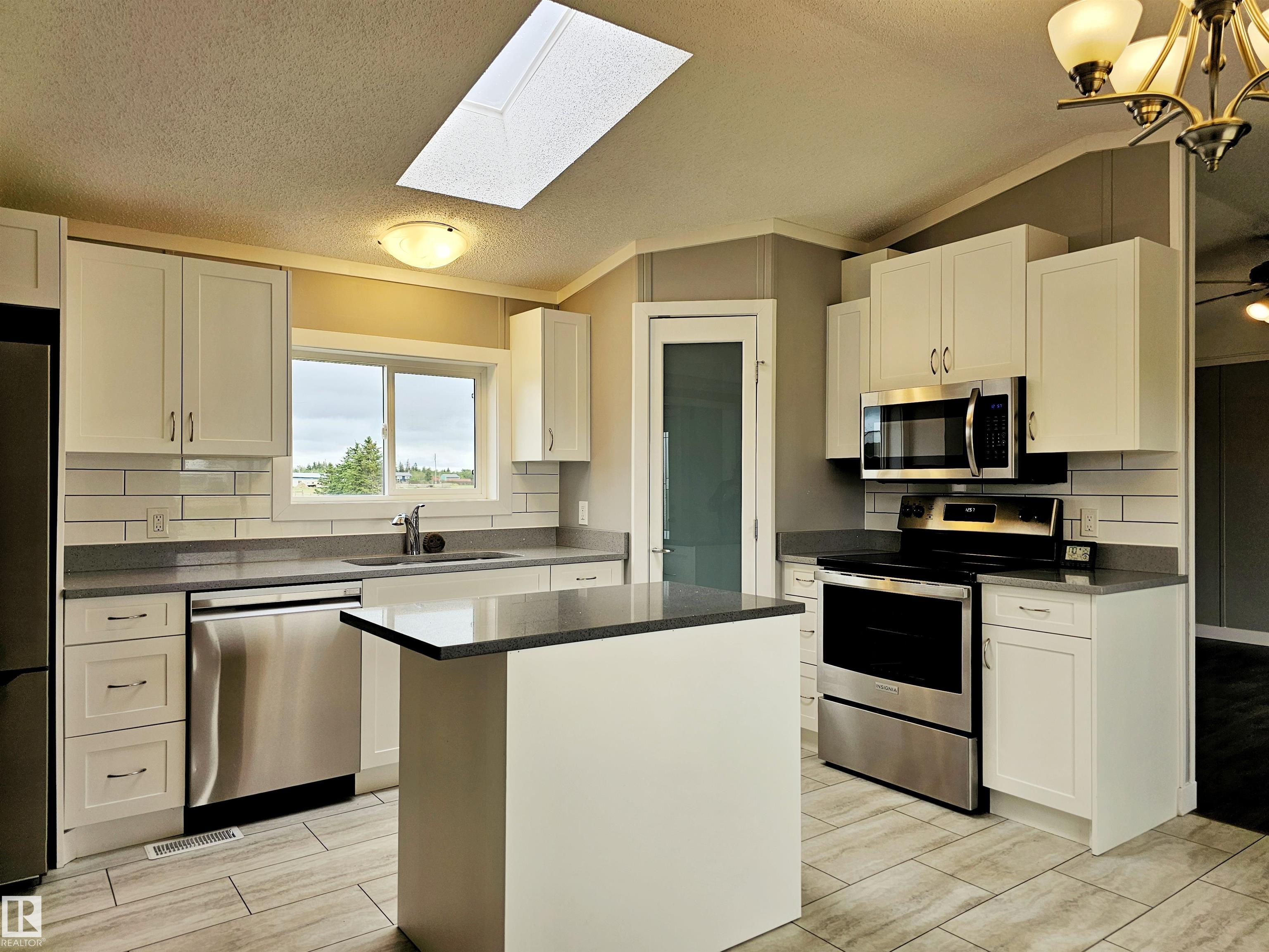 Photo 12 at 42 Richfield Road, Clearview Acres, Rural Sturgeon County