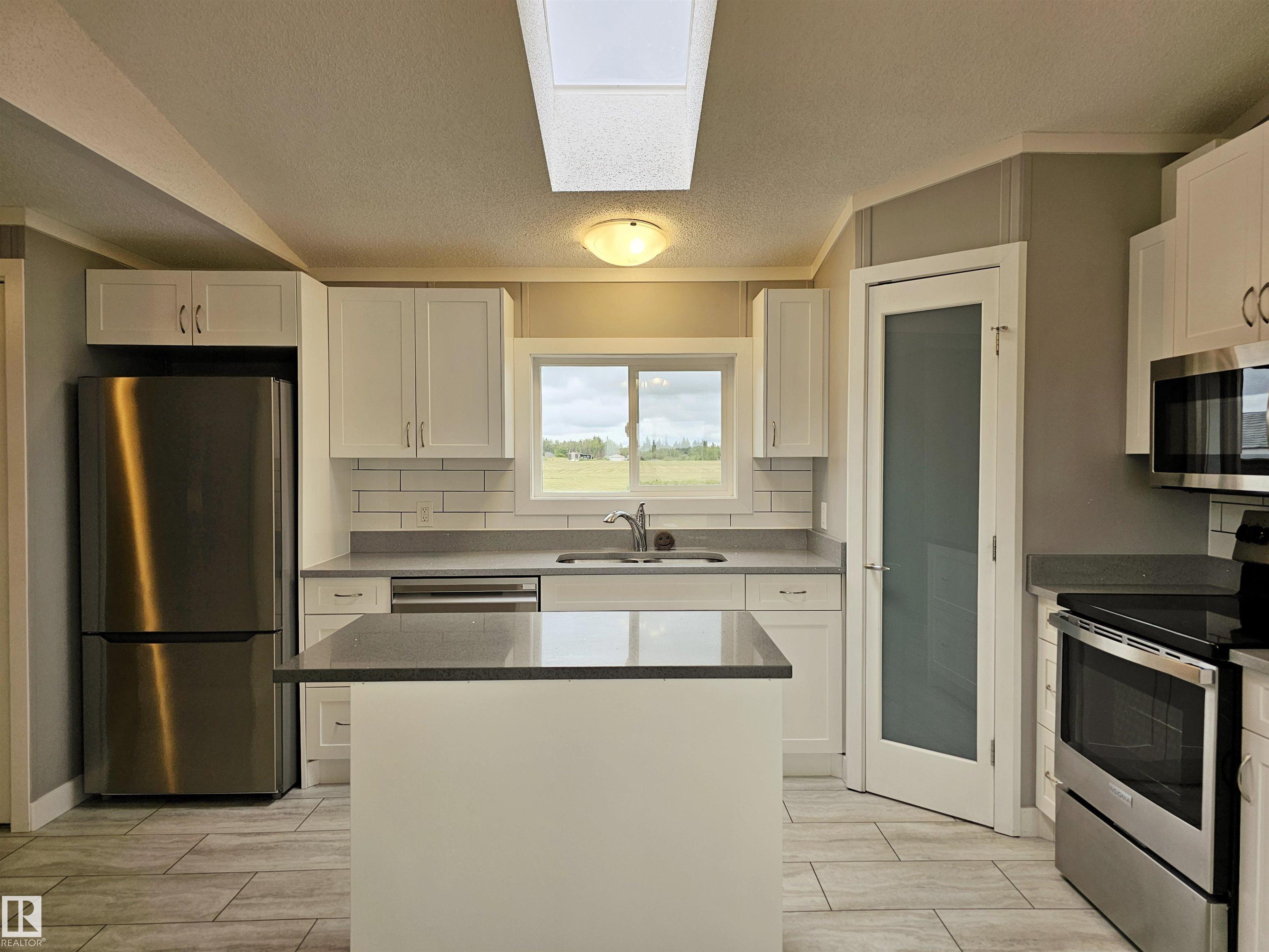 Photo 13 at 42 Richfield Road, Clearview Acres, Rural Sturgeon County