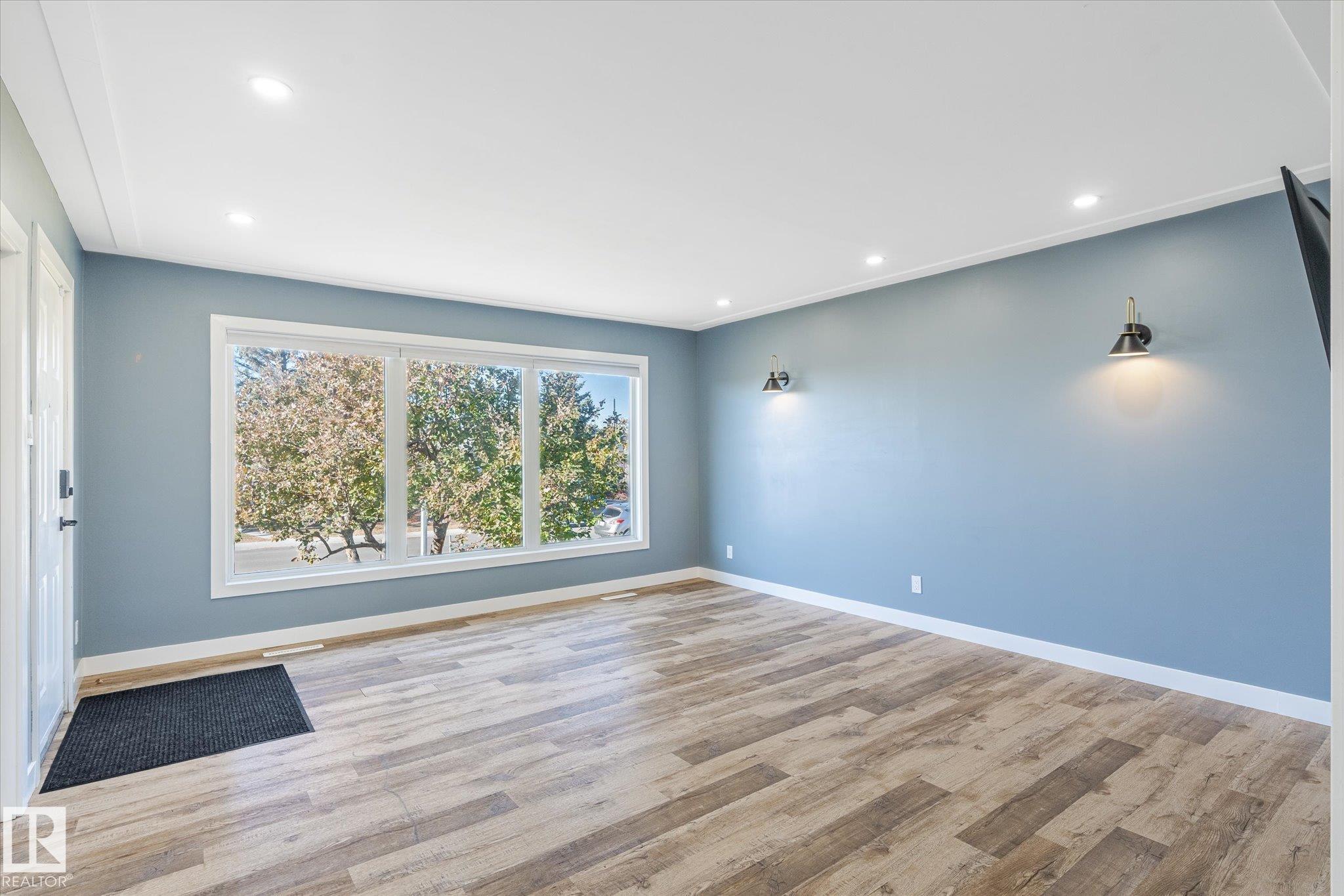 Photo 4 at 12707 & 12709 92 Street NW, Killarney, Edmonton