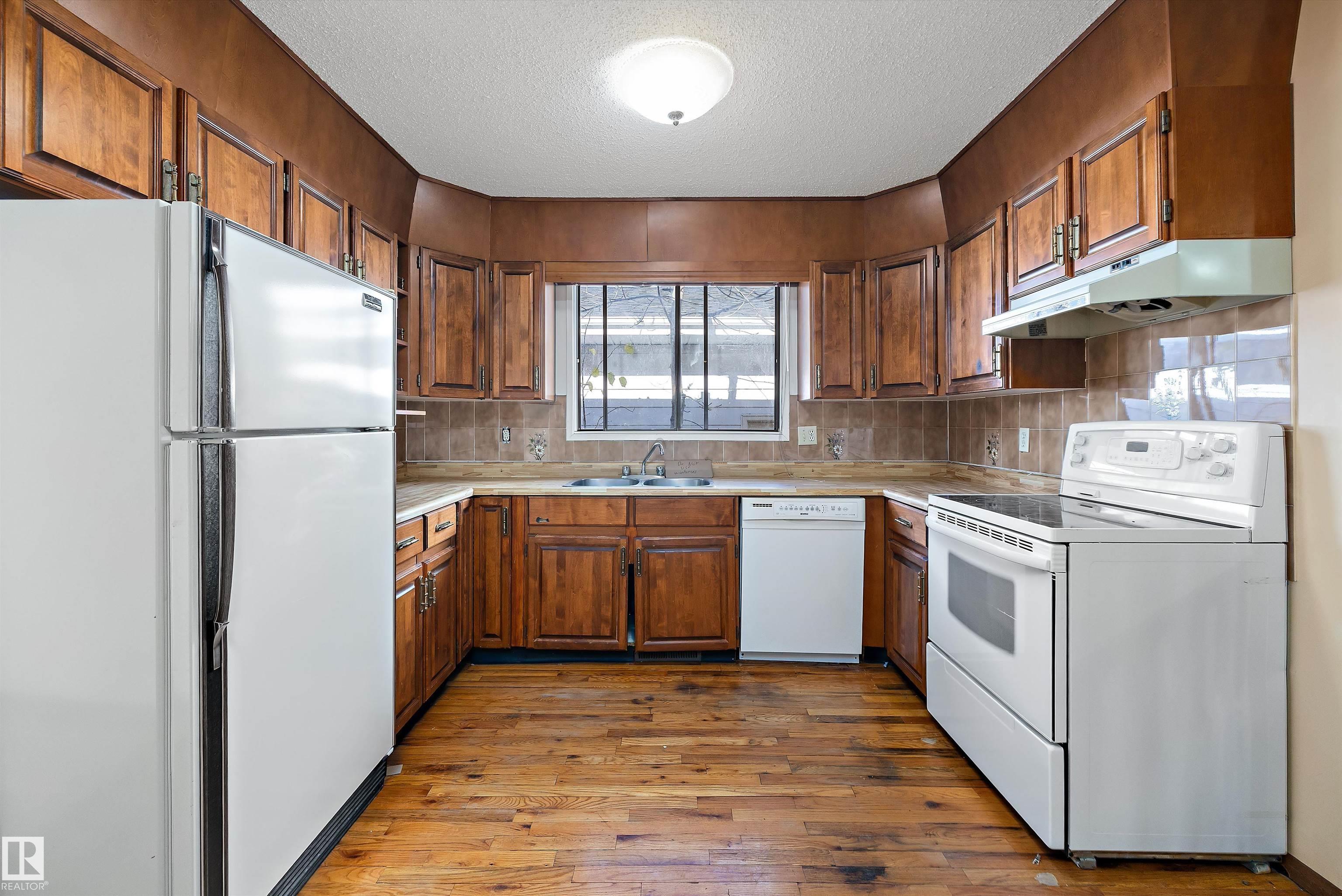 Photo 12 at 2031 104a Street NW, Keheewin, Edmonton