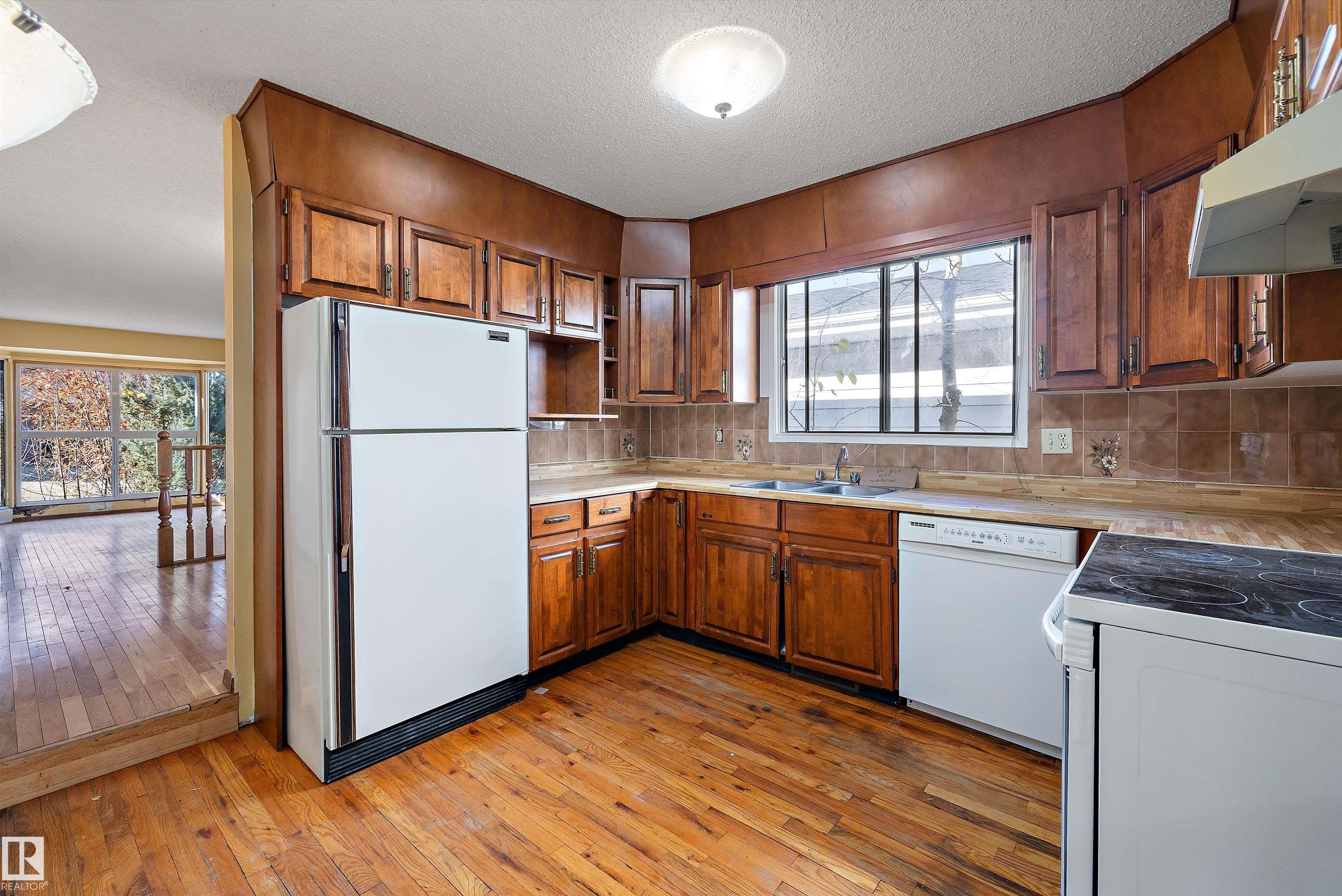 Photo 13 at 2031 104a Street NW, Keheewin, Edmonton