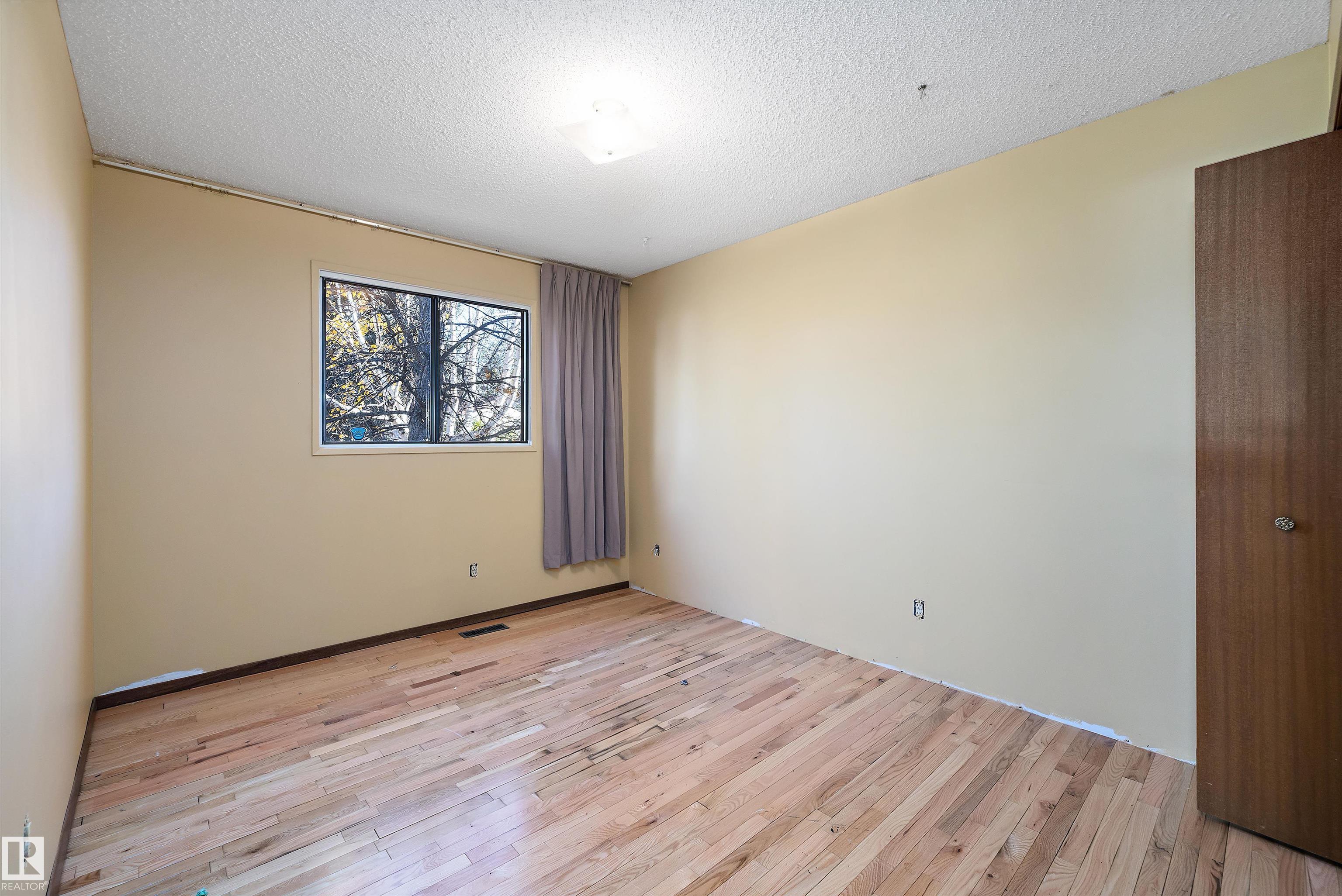 Photo 22 at 2031 104a Street NW, Keheewin, Edmonton