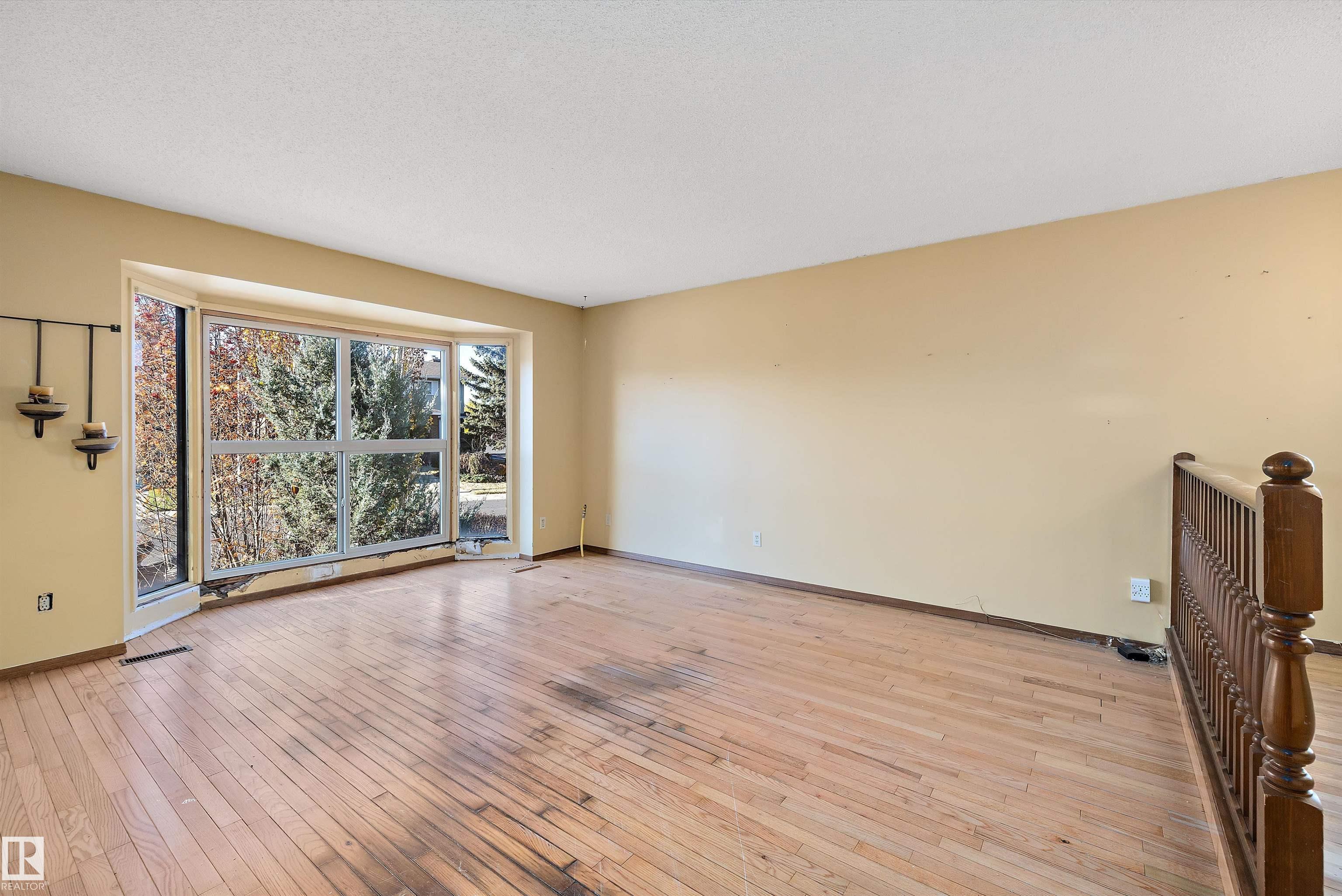 Photo 4 at 2031 104a Street NW, Keheewin, Edmonton