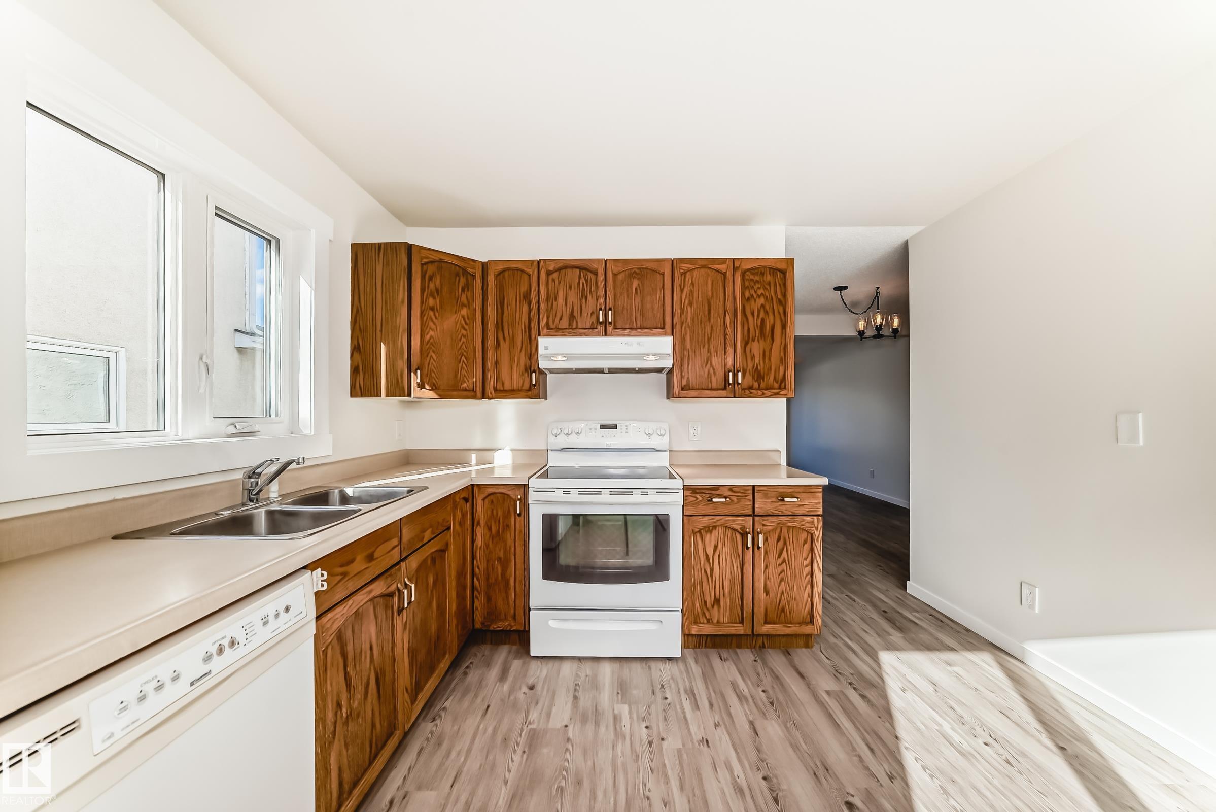 Photo 7 at 2017 108 Street NW, Keheewin, Edmonton