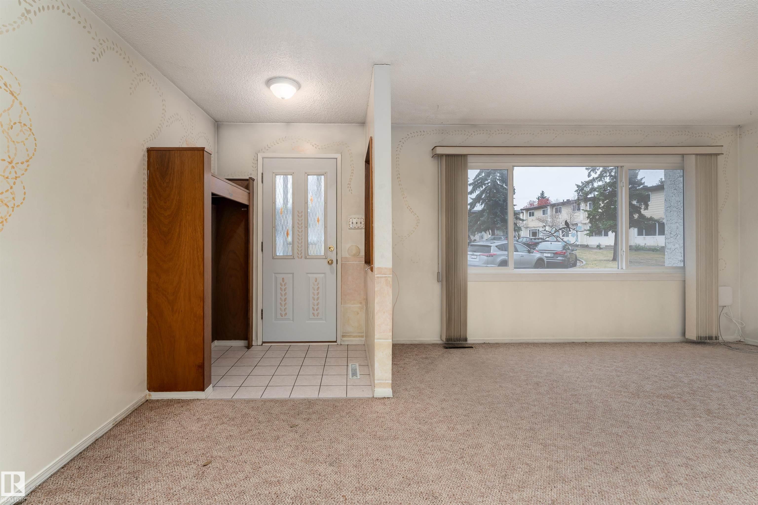 Photo 2 at 5105 106a Street NW, Pleasantview, Edmonton