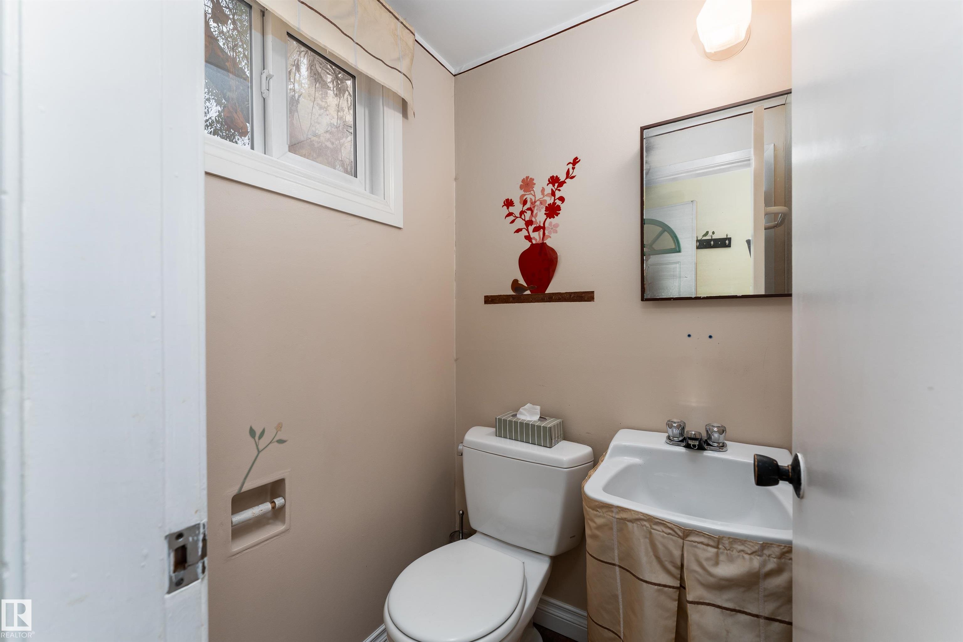 Photo 13 at 5105 106a Street NW, Pleasantview, Edmonton